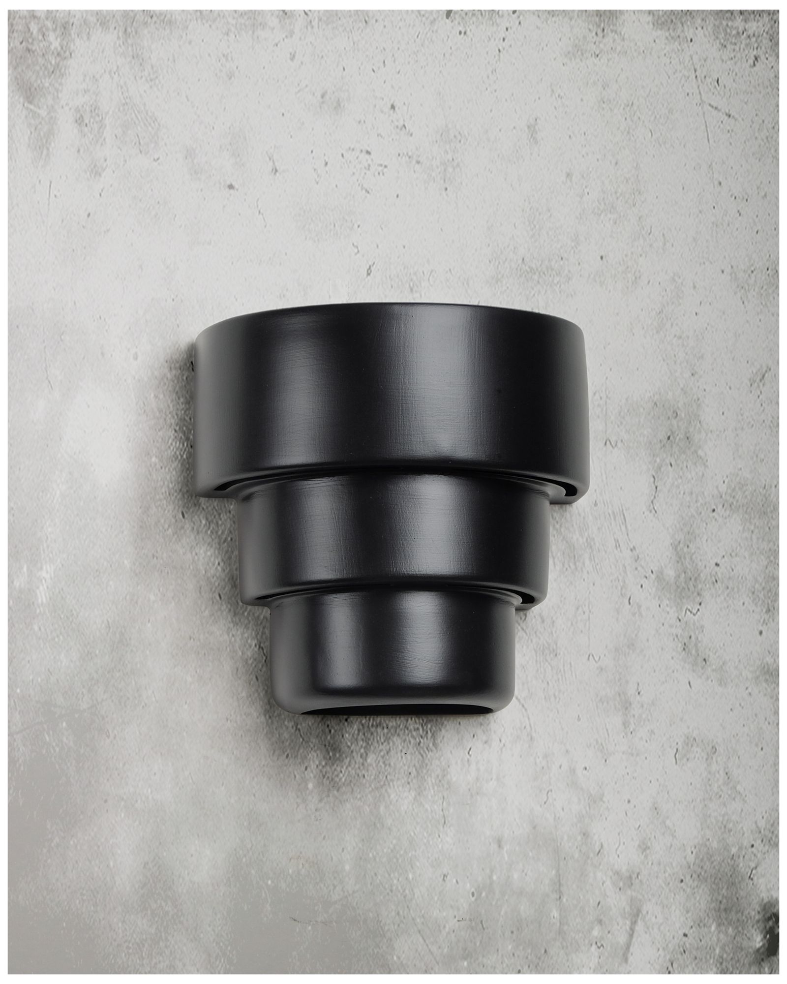 Image 3 Fasciato-9-inch-high-ceramic-black-up/down-LED-outdoor-wall-light more views