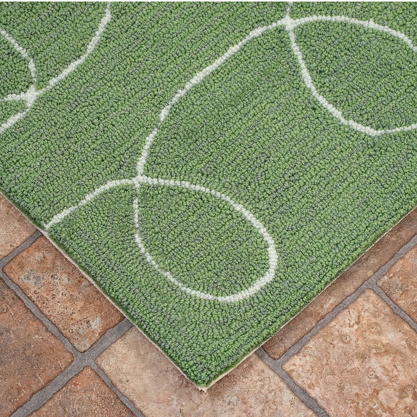 Thumbnail4 of Frontporch Buzzy Bees 443706 24"x36" Green Outdoor Area Rug more views