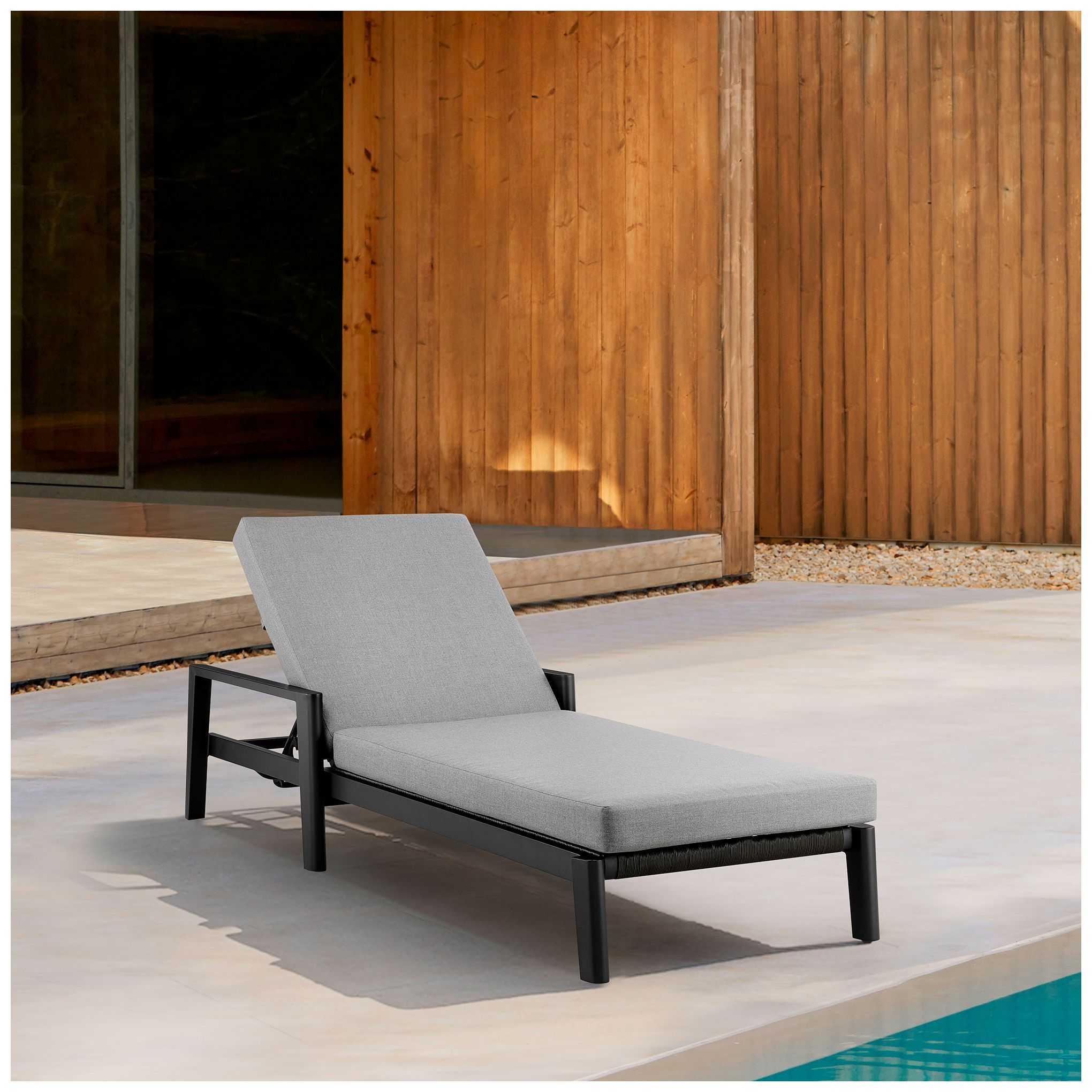 Grand Outdoor Patio Adjustable Chaise Lounge Chair in Aluminum and Cushions