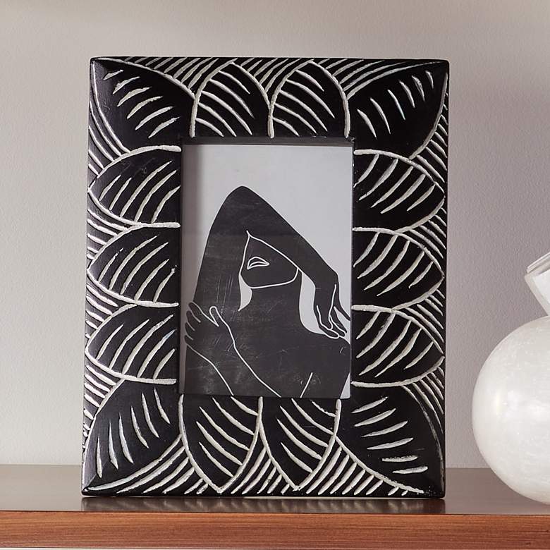 Image 1 Hana Black and White Leaf Polyresin 4x6 Photo Frame