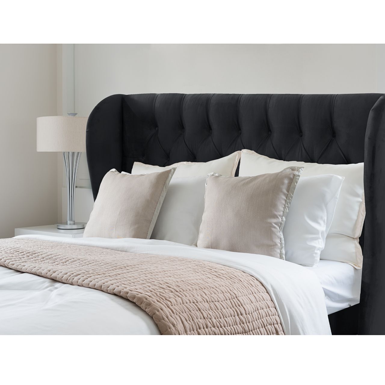 Image 4 Hassa Velvet Black Tufted Fabric Queen Size Wingback Bed - Made to Order more views