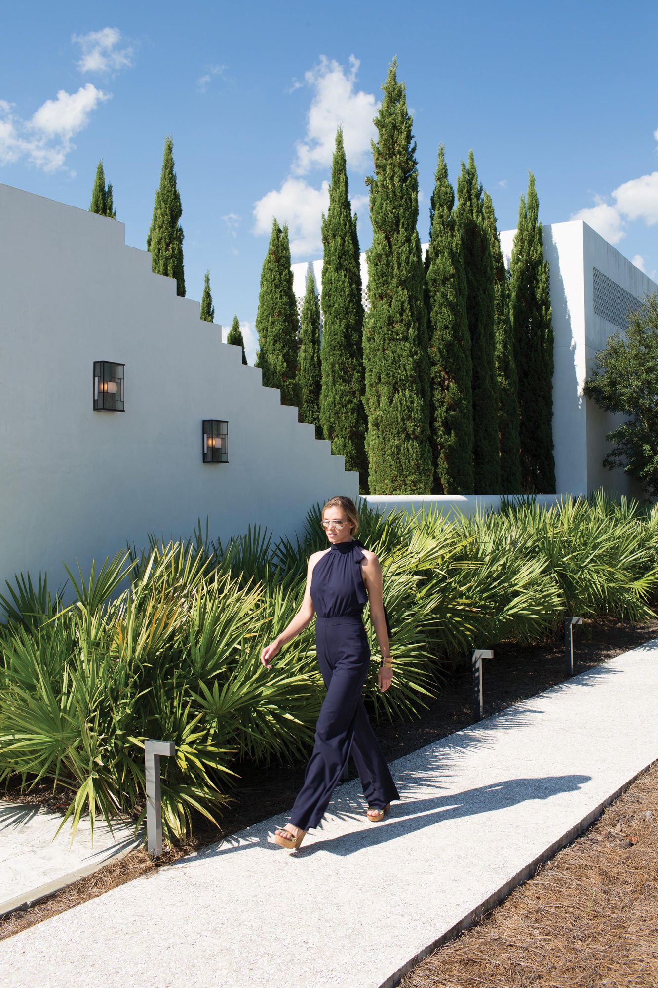 Image 6 Hinkley Atlantis-L 12 Volt Titanium LED Landscape Light more views