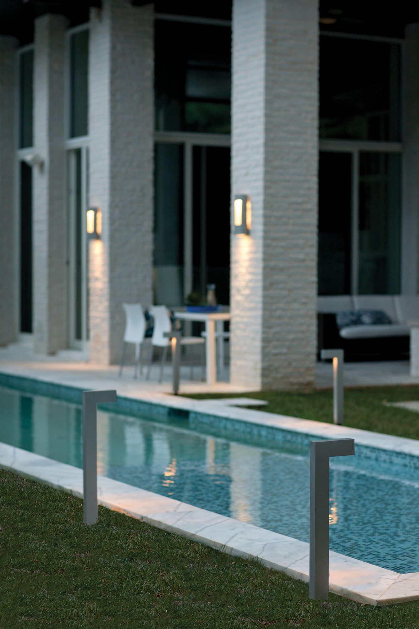 Hinkley Atlantis Titanium Linear LED Path Light