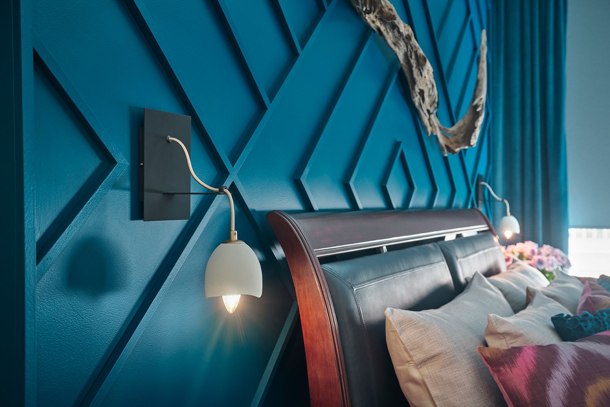 Hinkley Nula 13" High Shell White and Gold Leaf Wall Sconce