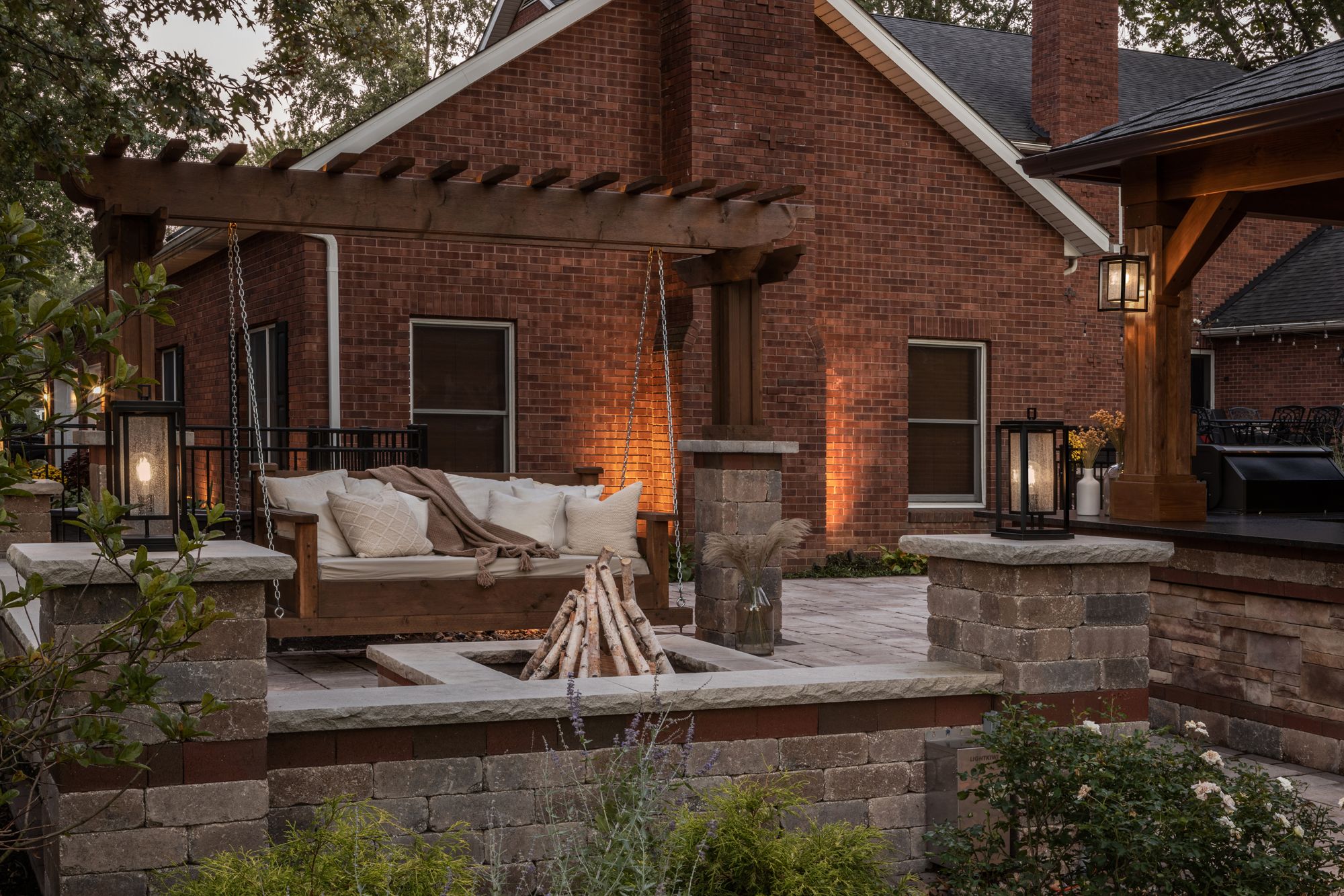 Hinkley Republic 16 1/2" High Black and Glass Outdoor Pier Light