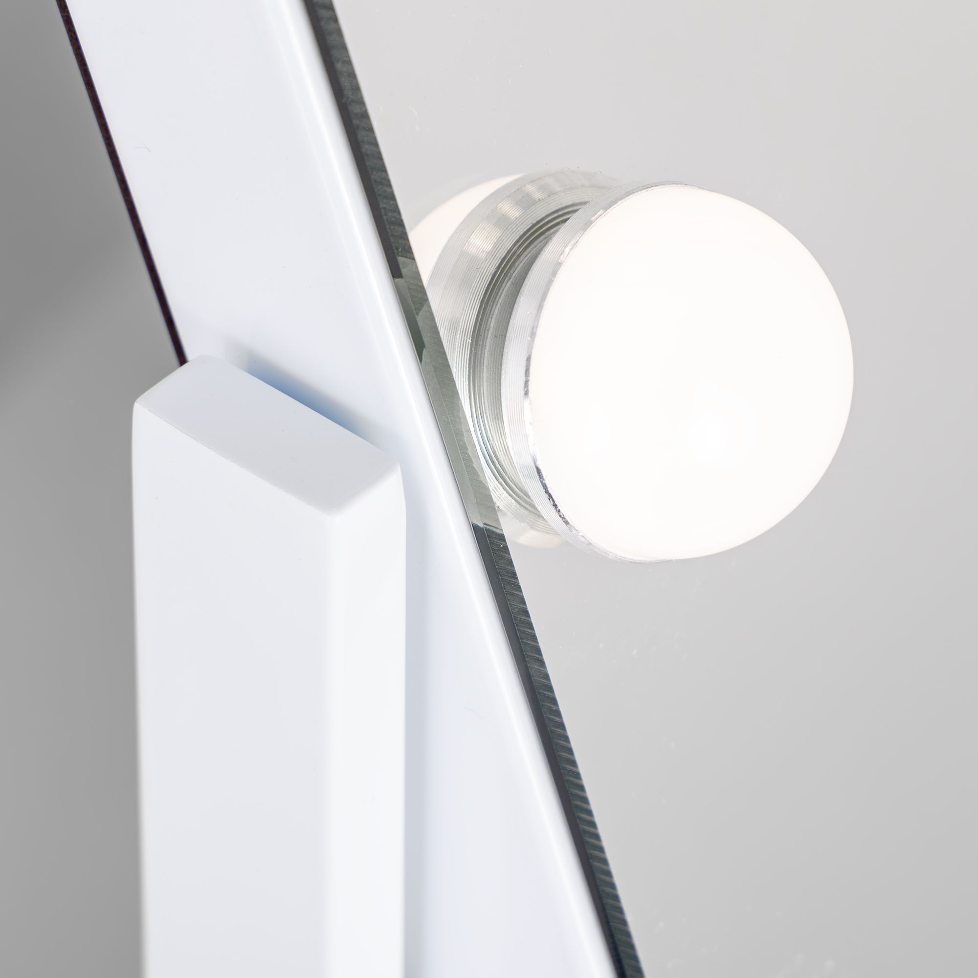Image 2 Hollywood Matte White 15-Light LED Horizontal Makeup Mirror more views