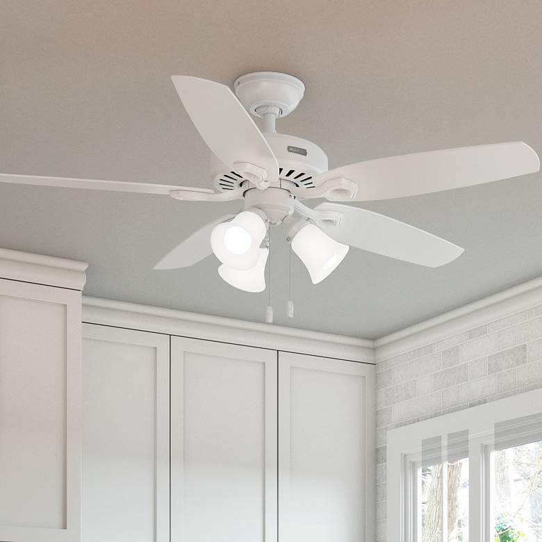 Image 1 Hunter Builder LED 52 in Fresh White ENERGY STAR Indoor Fan