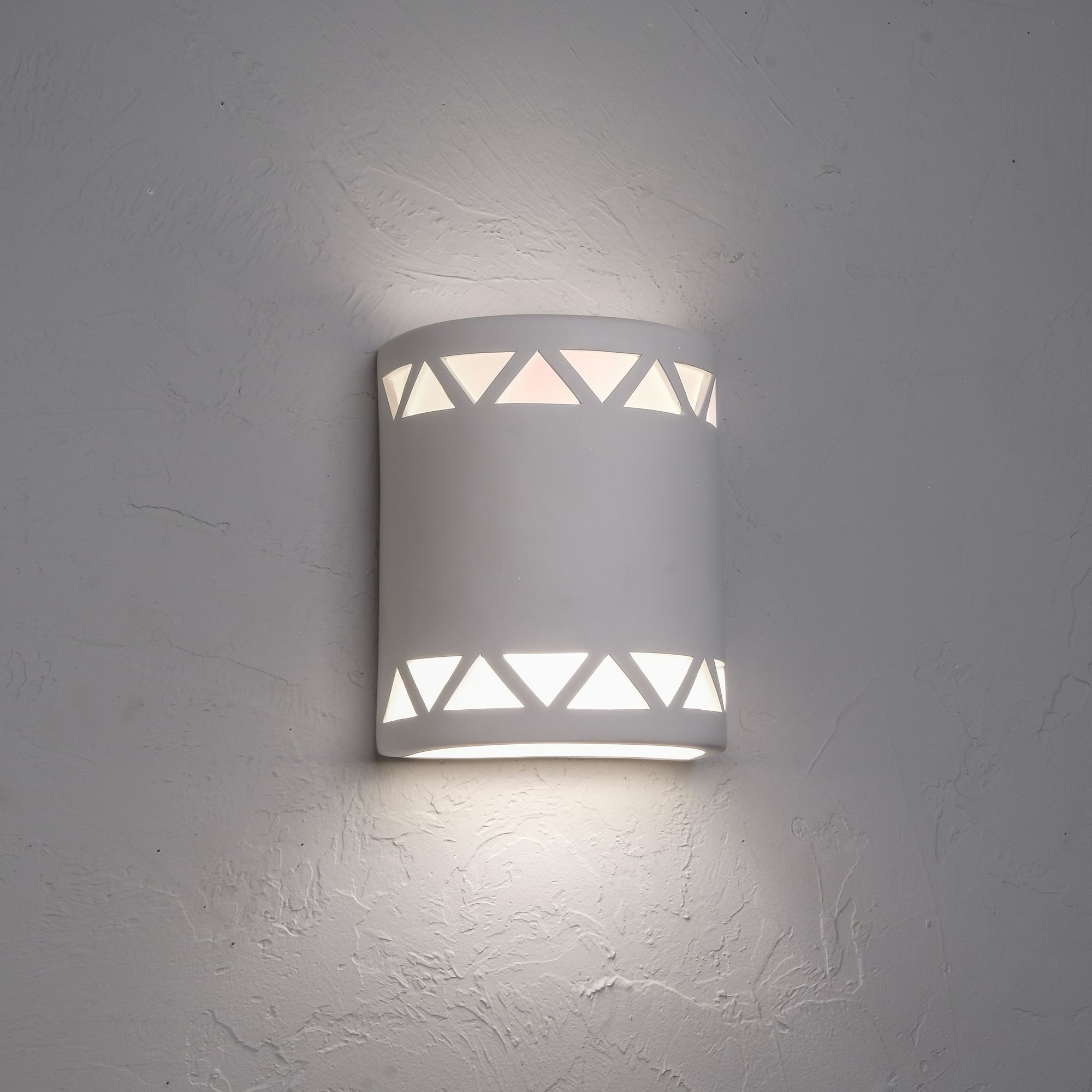 Image 3 Jaken-10-Inch-High-Row-of-Triangles-Ceramic-Paintable-White-Up/Down-LED more views