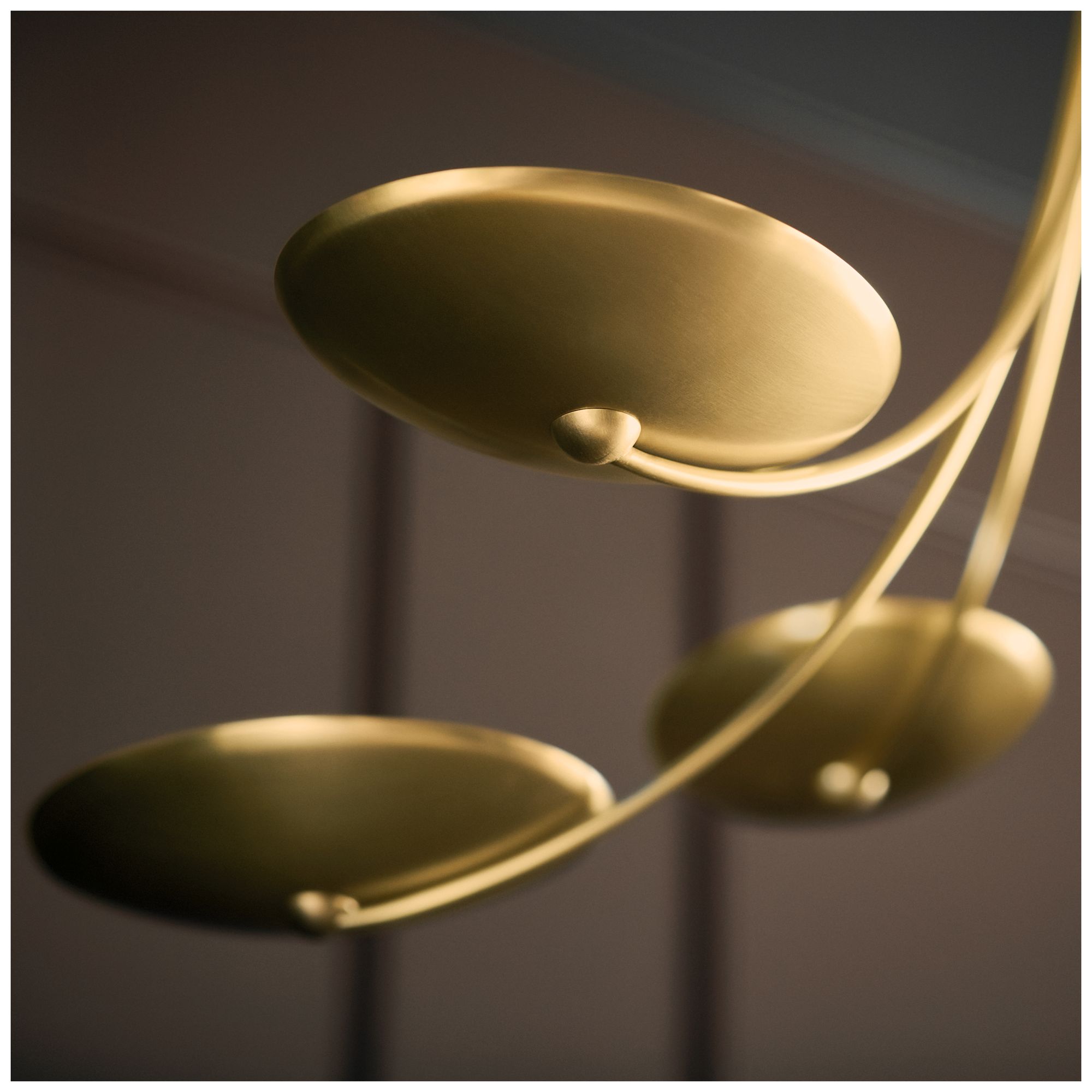 Image 5 Kichler Palmela 45.75" 6-Lt XL Chandelier in Lacquered Brass more views