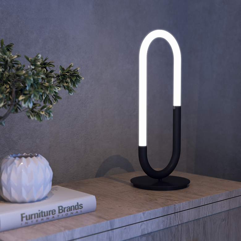 Image 1 Kuzco Huron LED 21-in Black LED Table Lamp