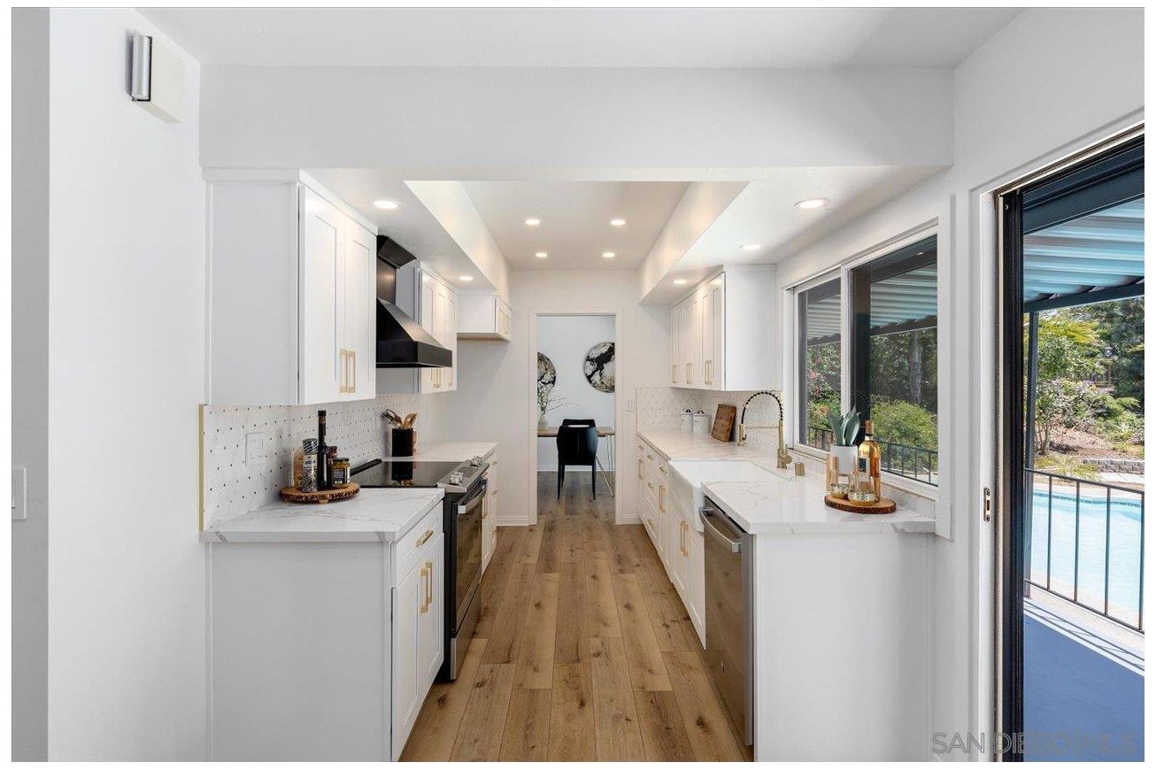 Image 2 LED-BR4P-WT-SQ more views