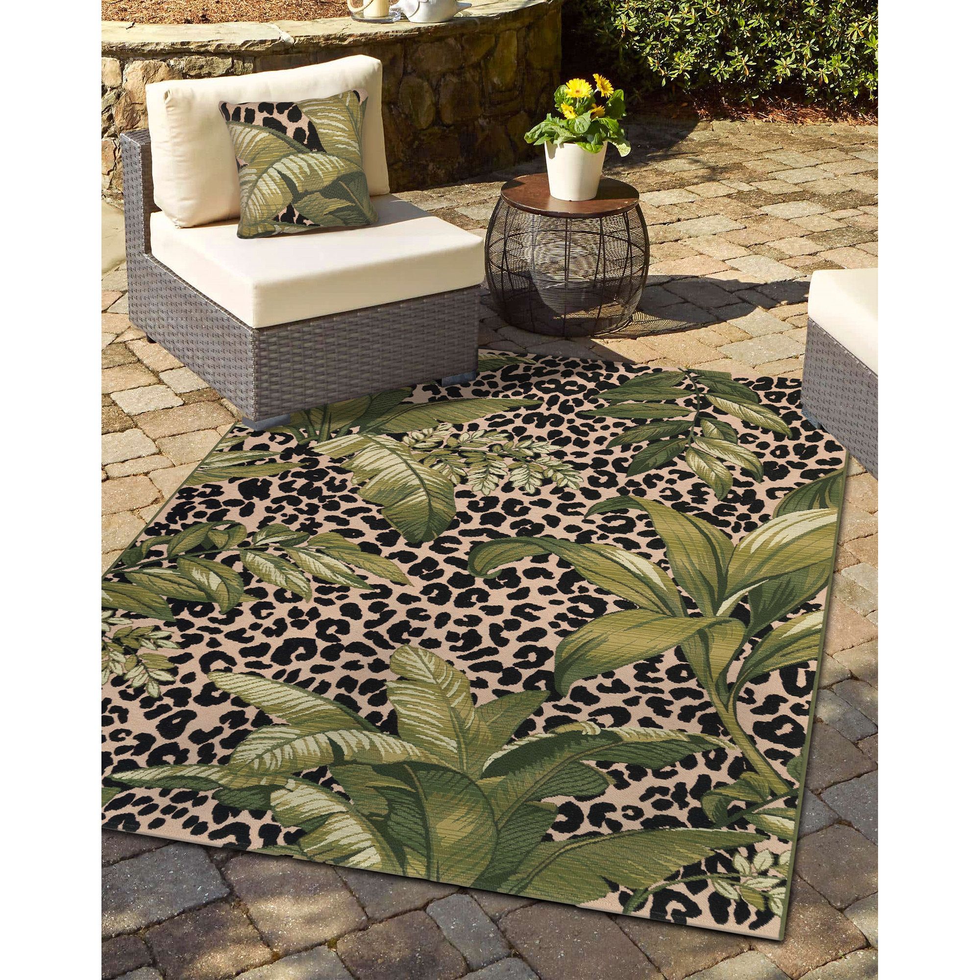 Liora Manne 18" x 18" Green Marina Safari Indoor-Outdoor Pillow