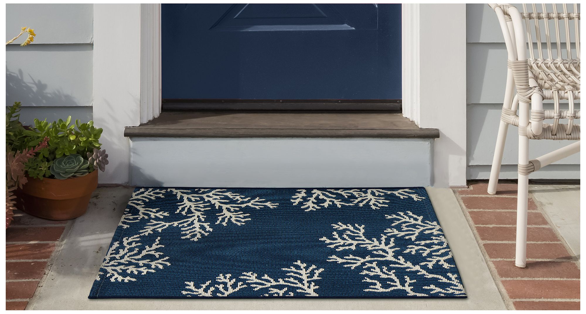 Liora Manne Esencia Coral Edge Indoor/Outdoor Mat Navy 1'11"x4'