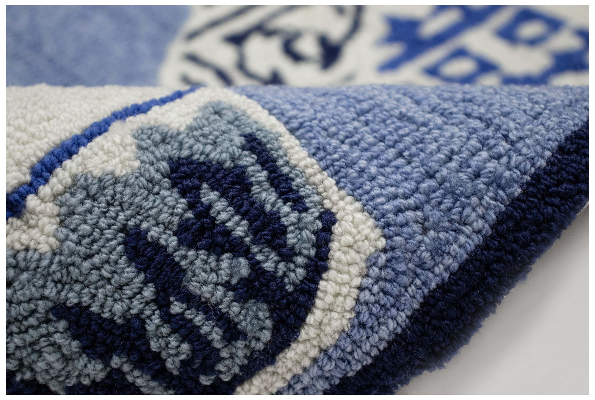 Liora Manne Frontporch Ginger Jars Indoor/Outdoor Mat Blue 2'x5'