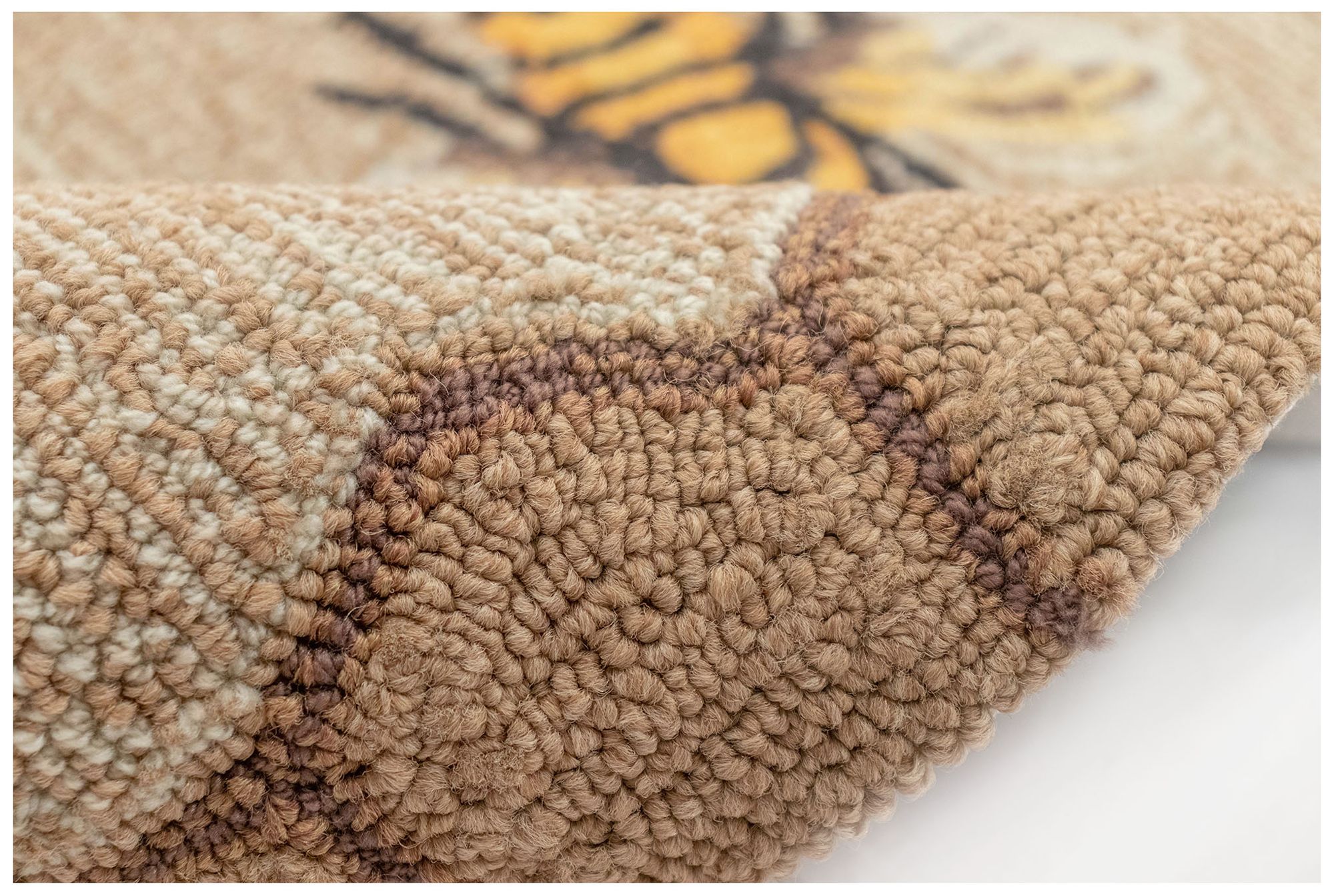 Liora Manne Frontporch Honeycomb Bee Indoor/Outdoor Mat Natural 1'8"x2'6"