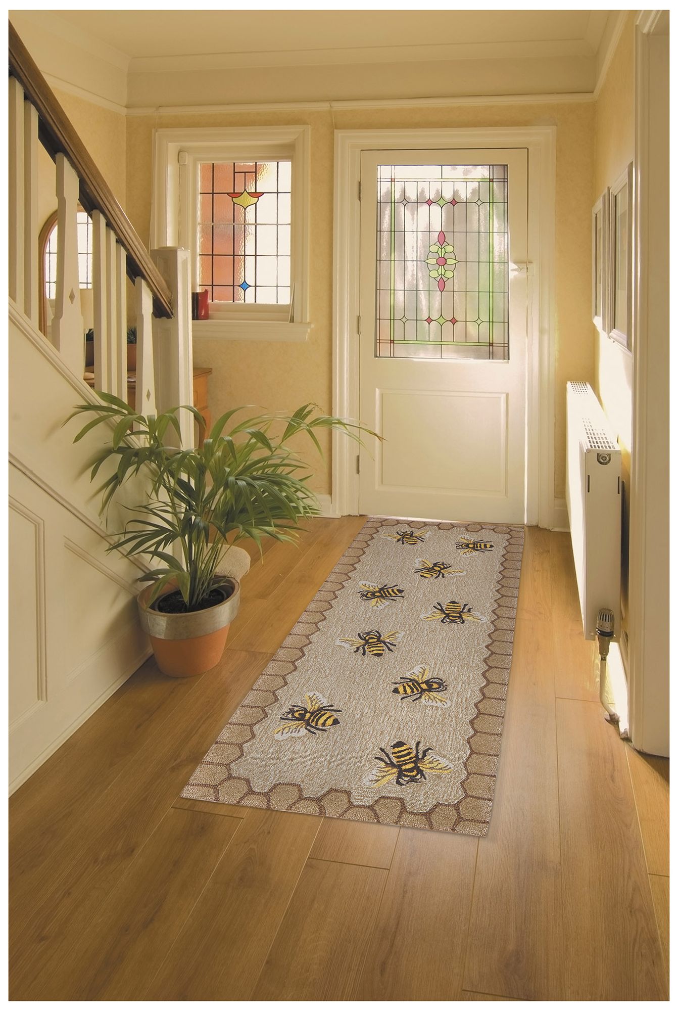 Liora Manne Frontporch Honeycomb Bee Indoor/Outdoor Mat Natural 2'x5