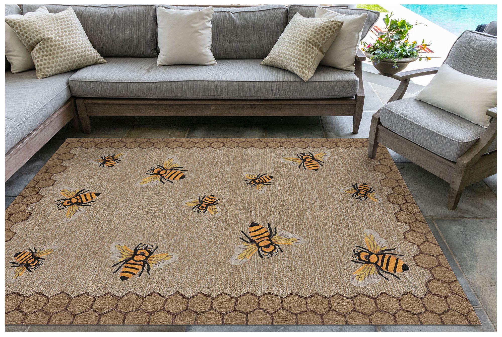 Liora Manne Frontporch Honeycomb Bee Indoor/Outdoor Mat Natural 3'6&quo