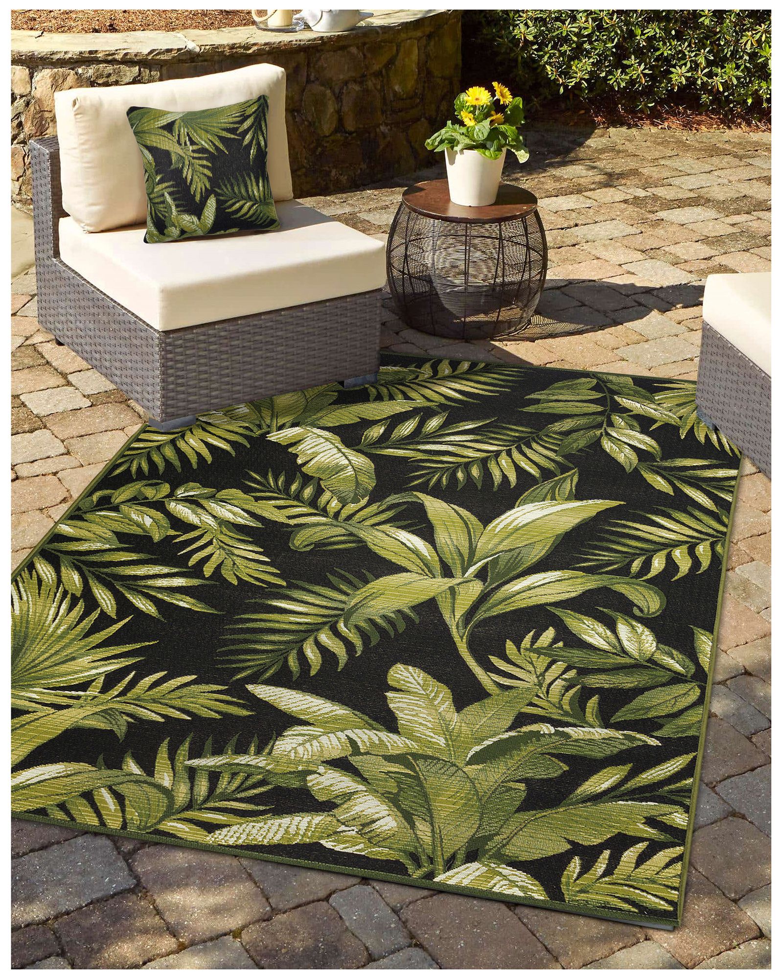 Liora Manne Marina Jungle Leaves Indoor/Outdoor Pillow Black 18"x18"