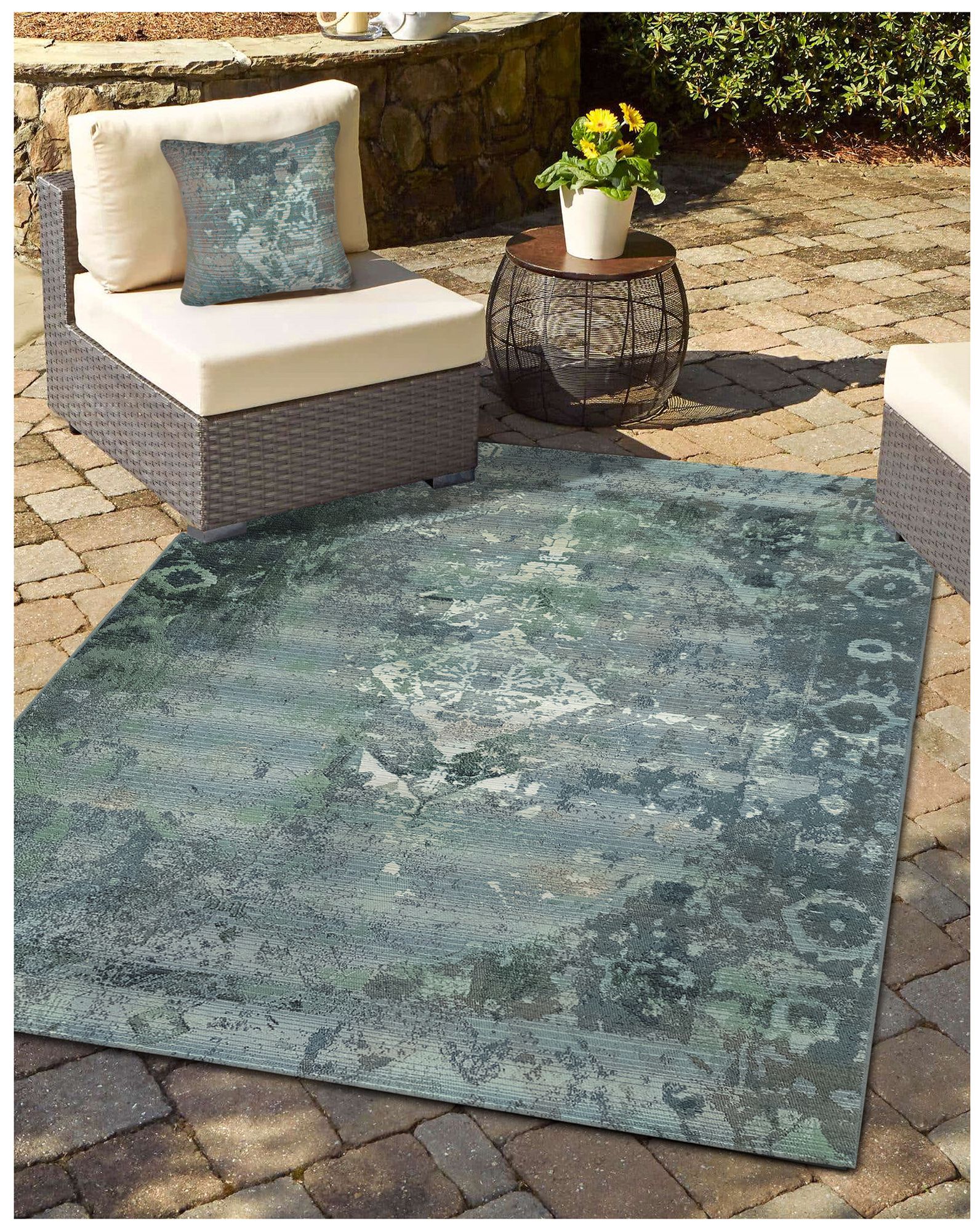 Liora Manne Marina Kermin Indoor/Outdoor Pillow Blue 18"x18"