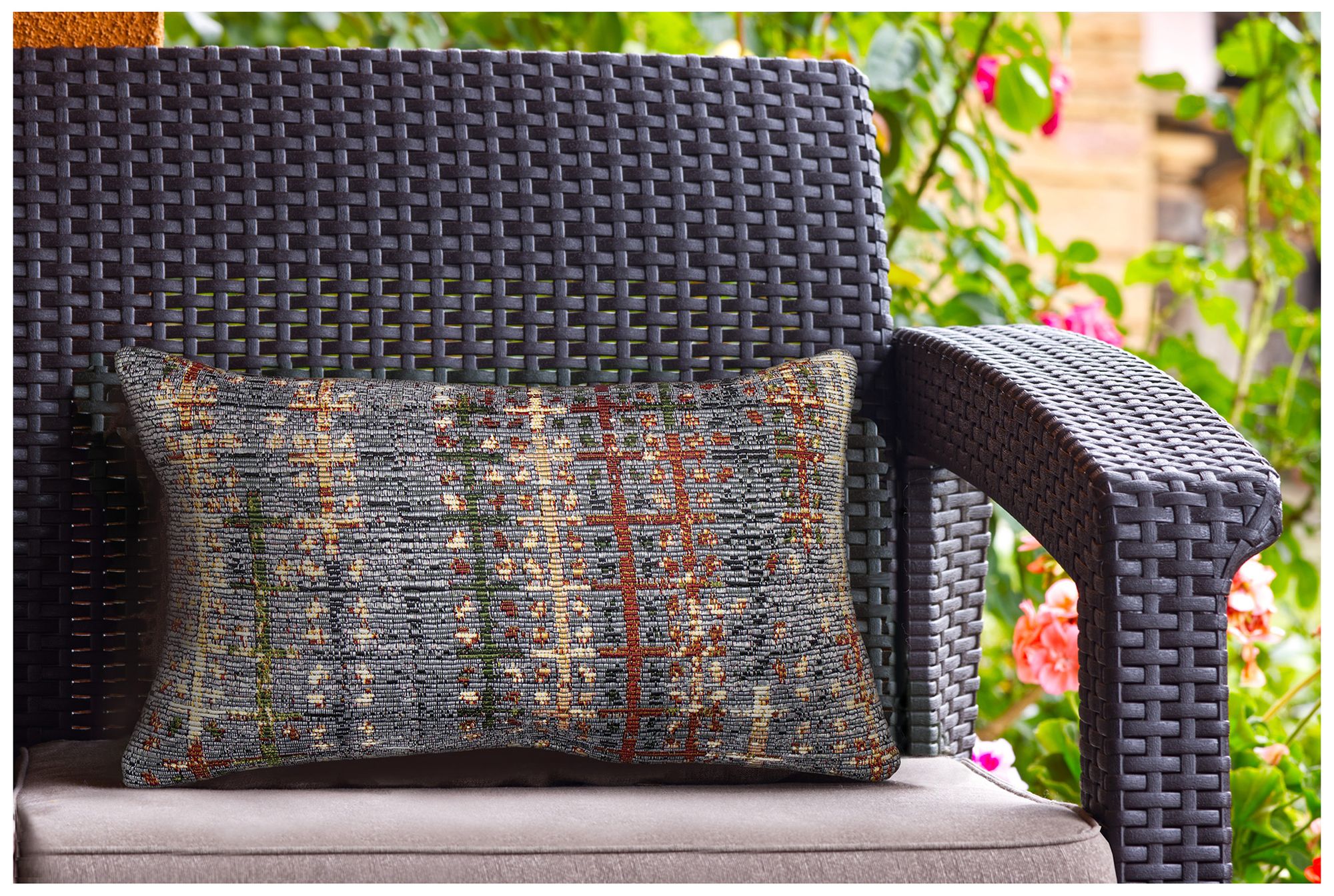 Image 3 Liora Manne Marina Sienna Indoor/Outdoor Pillow Black 12"x18" more views