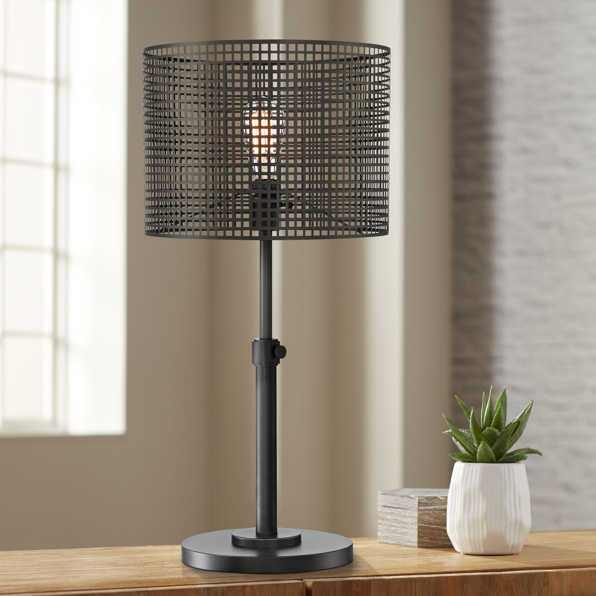 Lite Source Hamilton Black Metal Grid 1-Light Table Lamp