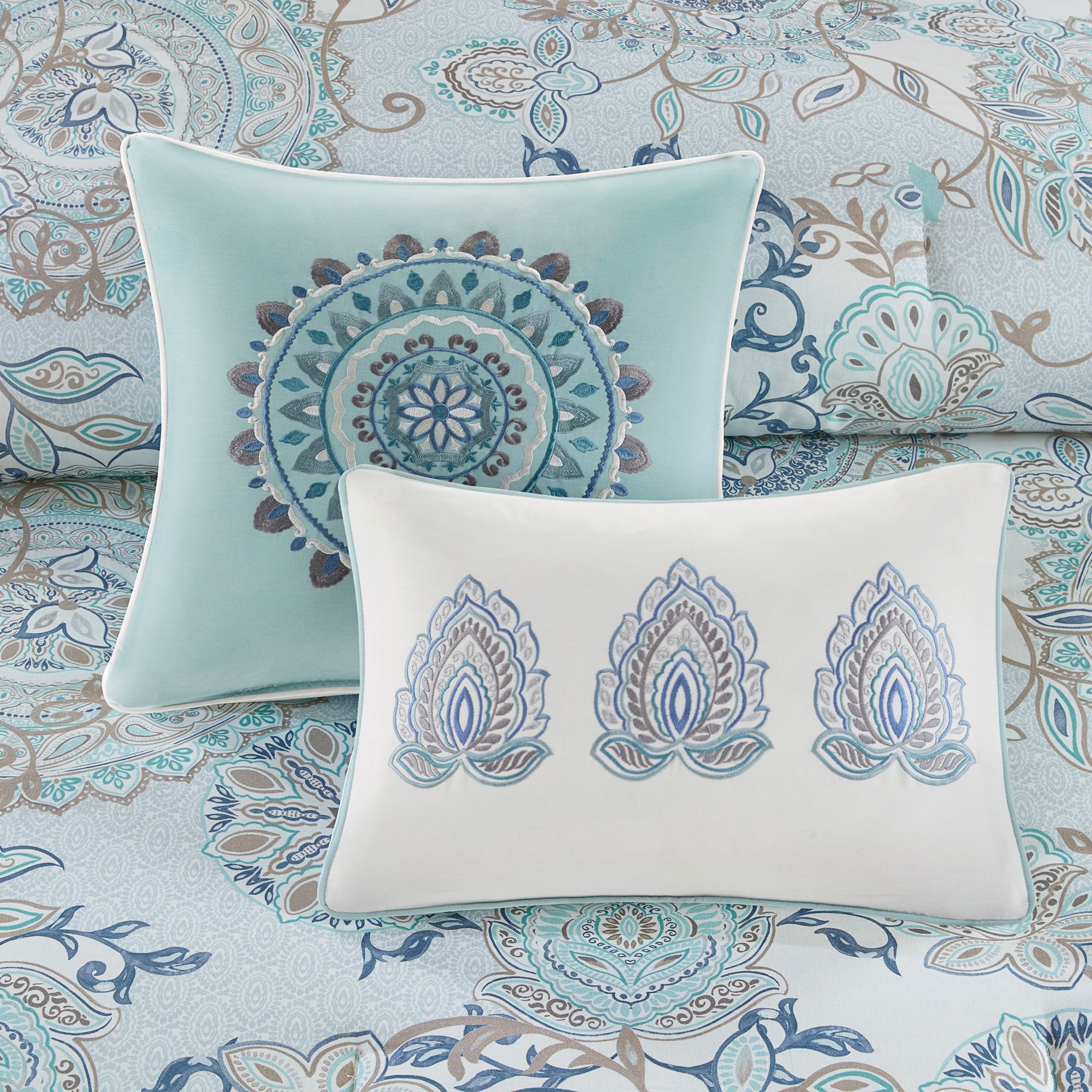 Loleta Blue White 8-Piece King Comforter Bed Set