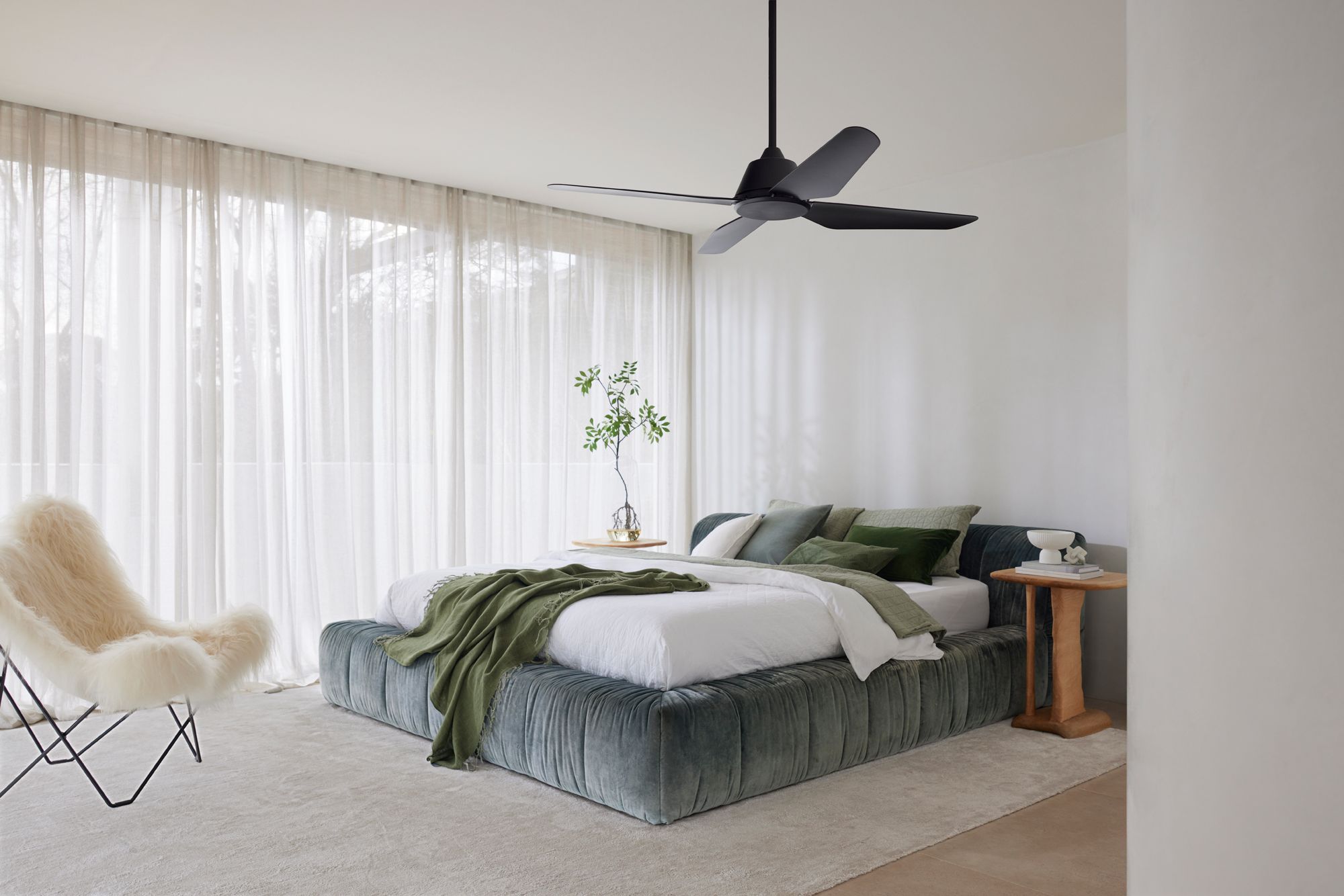 Lucci Air Aria 52" Indoor/Outdoor Black Fan & Light
