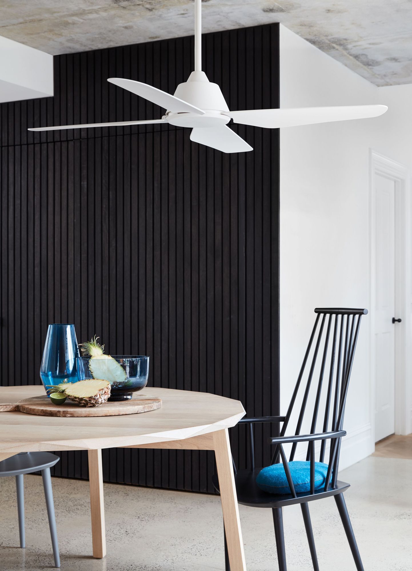 Image 3 Lucci Air Aria 52" Indoor/Outdoor White Fan & Light more views