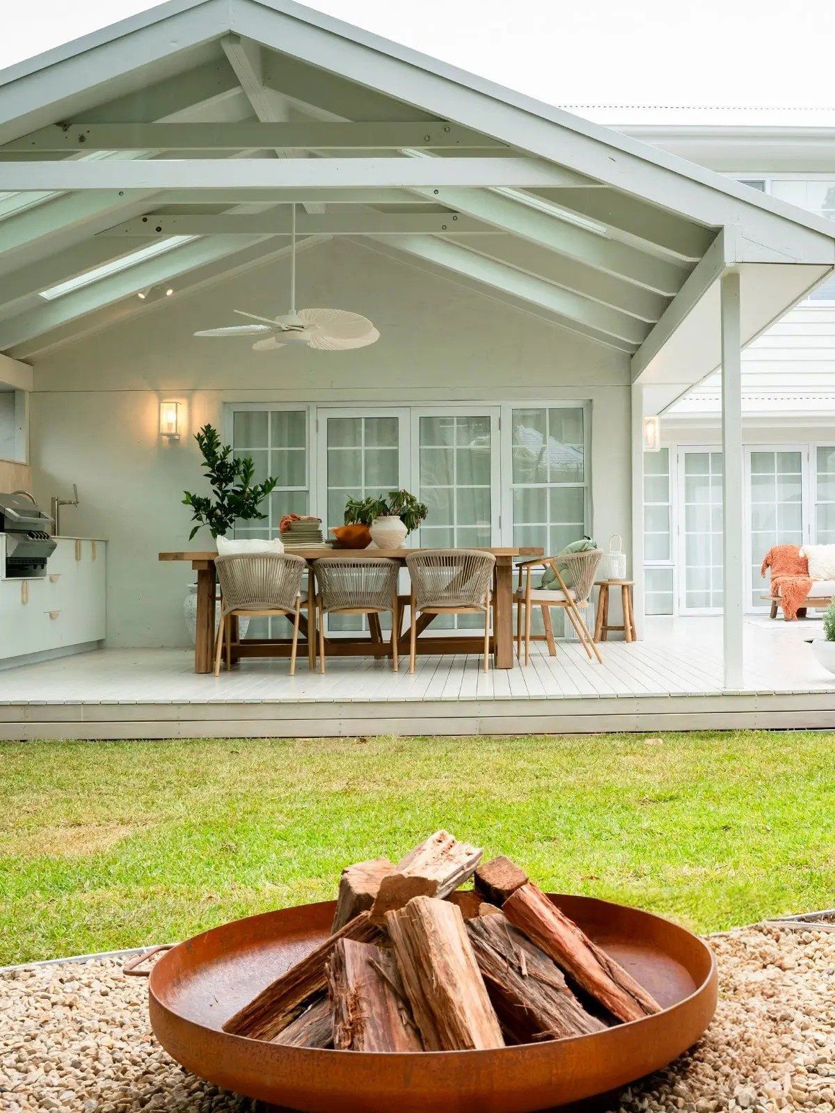 Lucci Air Bali 52" Indoor/Outdoor DC Antique White Fan & Light