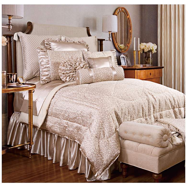 Image 1 Lumina 4-Piece Oversize Floral Queen Comforter Set