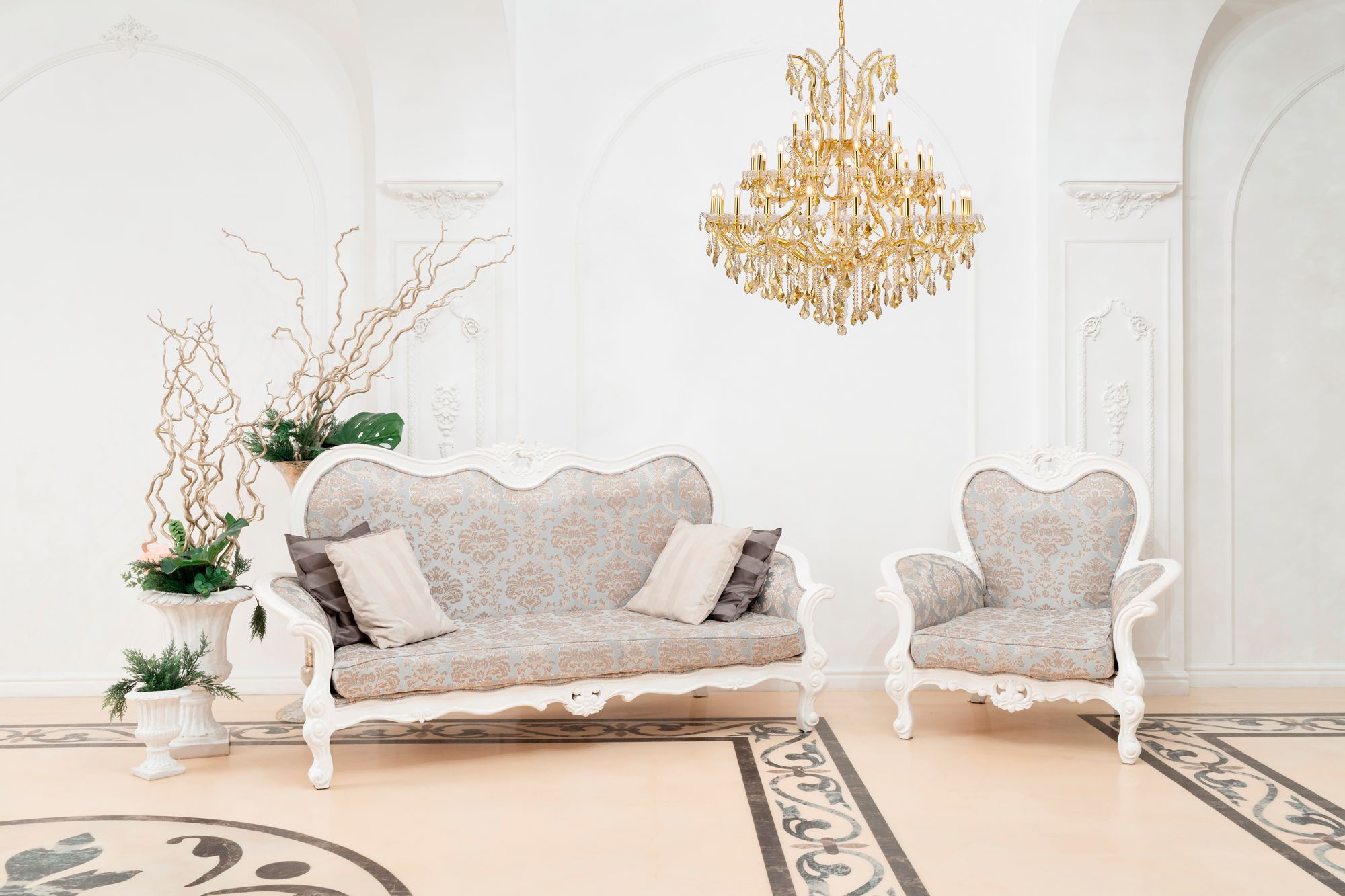 Image 3 Maria Theresa 41 Lt Gold Chandelier Golden Teak more views