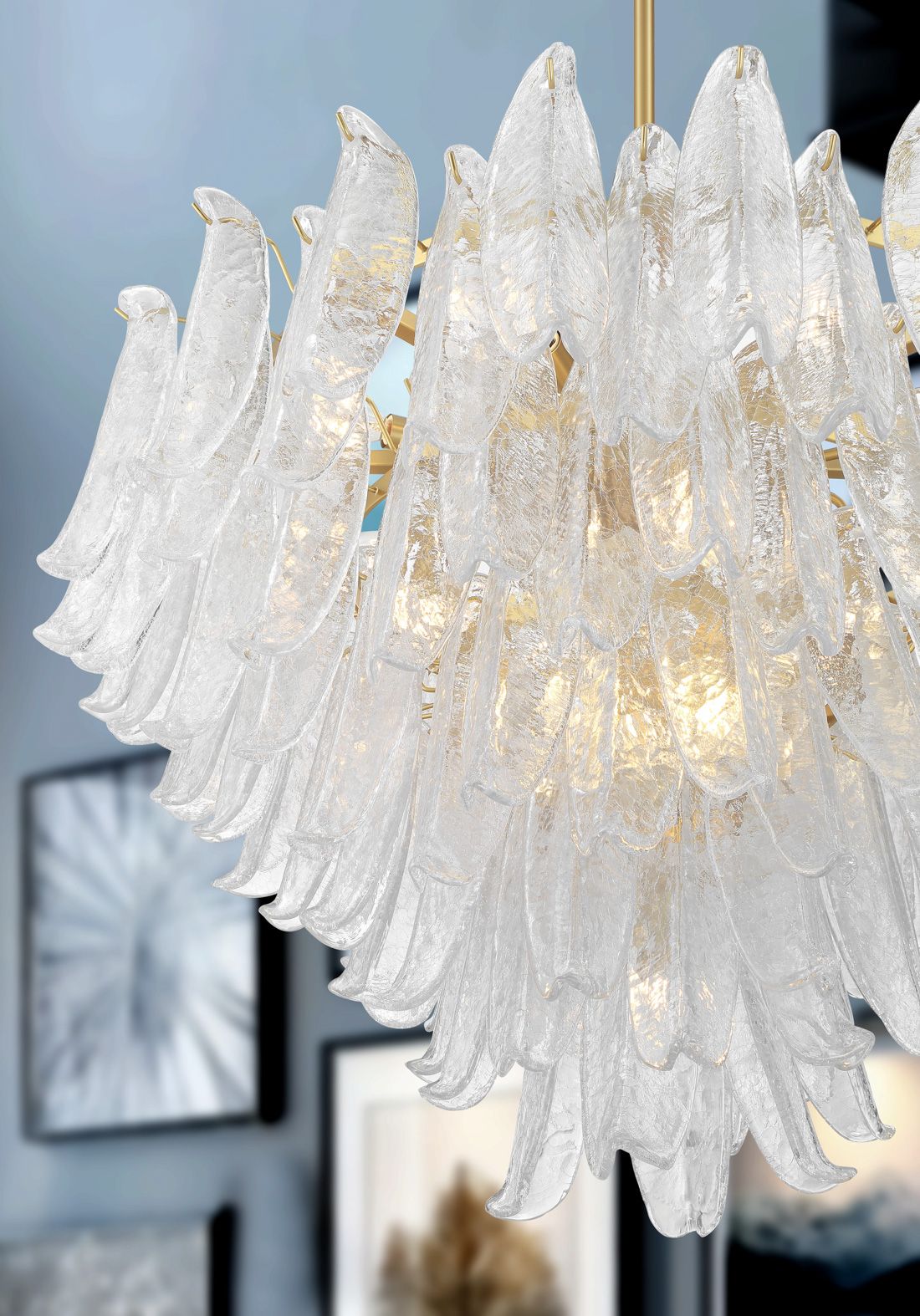 Metropolitan Regent 17-Lt 36.75in Brass Chandelier with Clear Crackle Glass