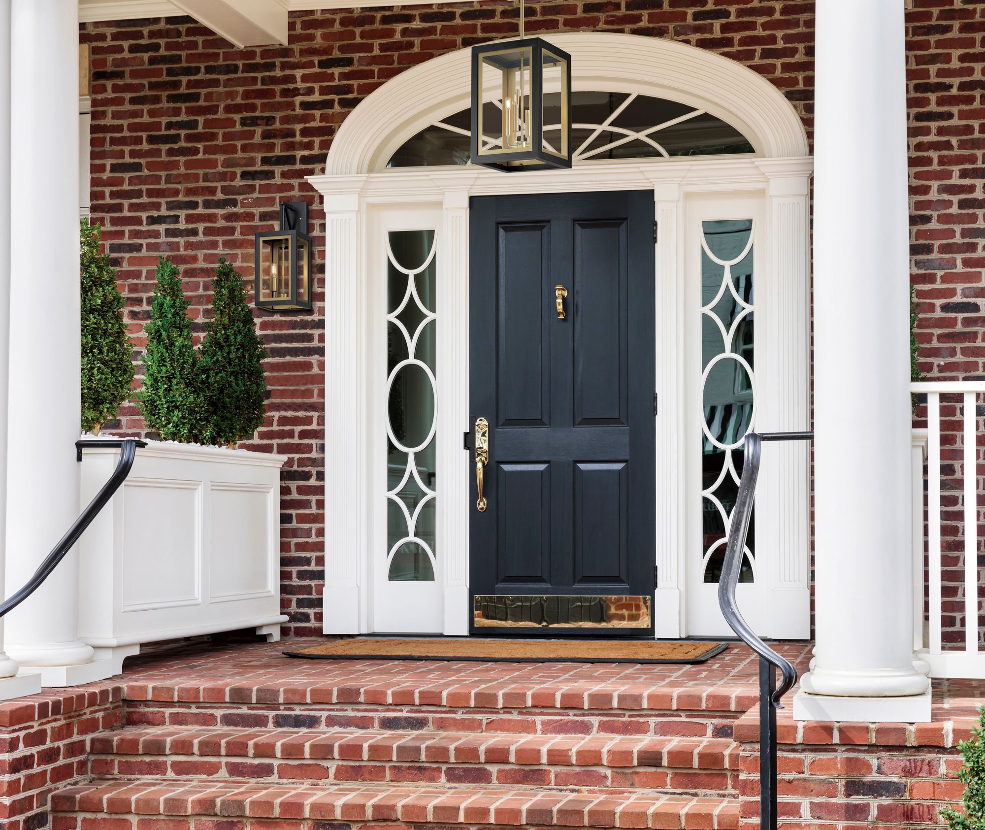 Neoclass-Outdoor Wall Mount in scene