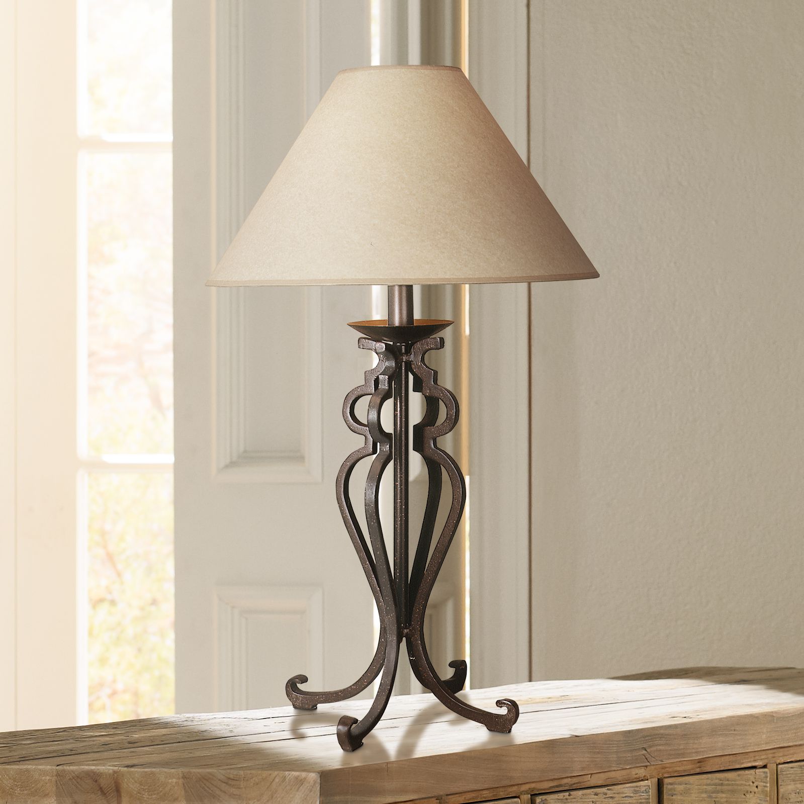 metal scroll table lamp