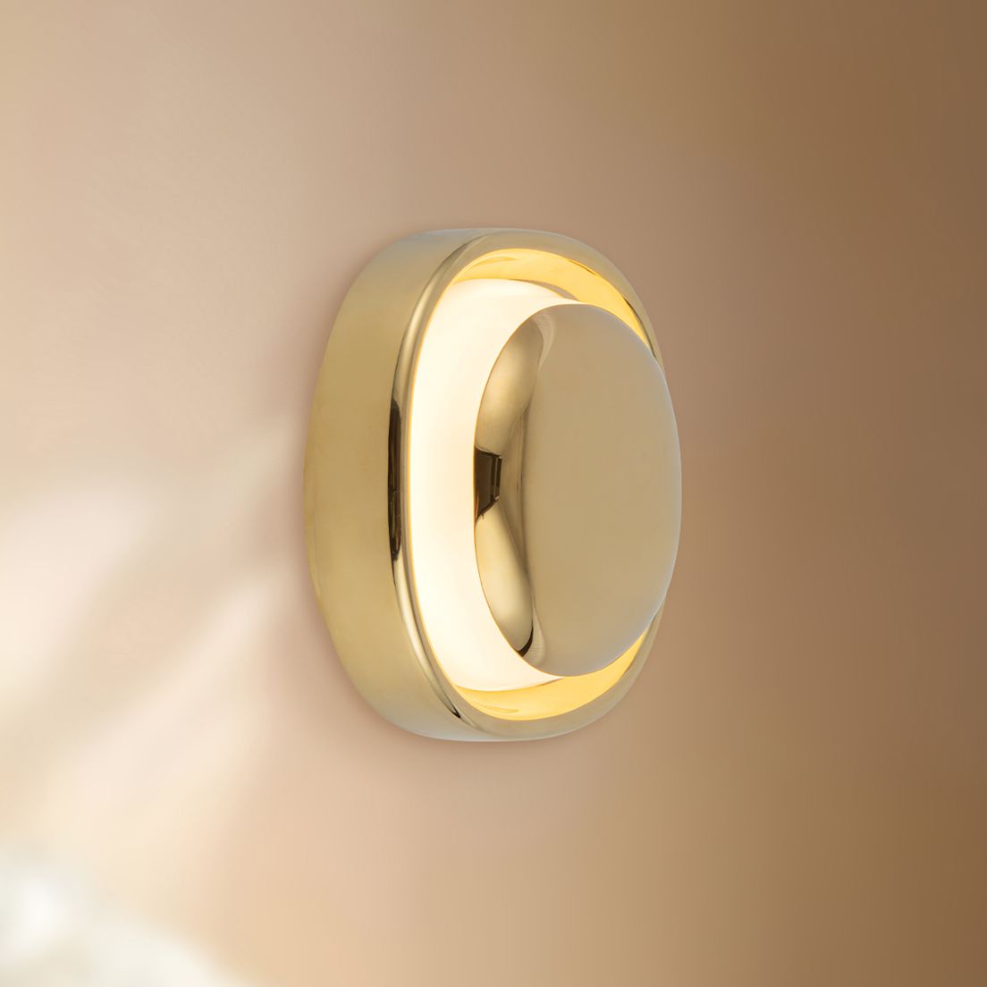Pebble 8-in Metallic Brass dimmable LED Wall Sconce