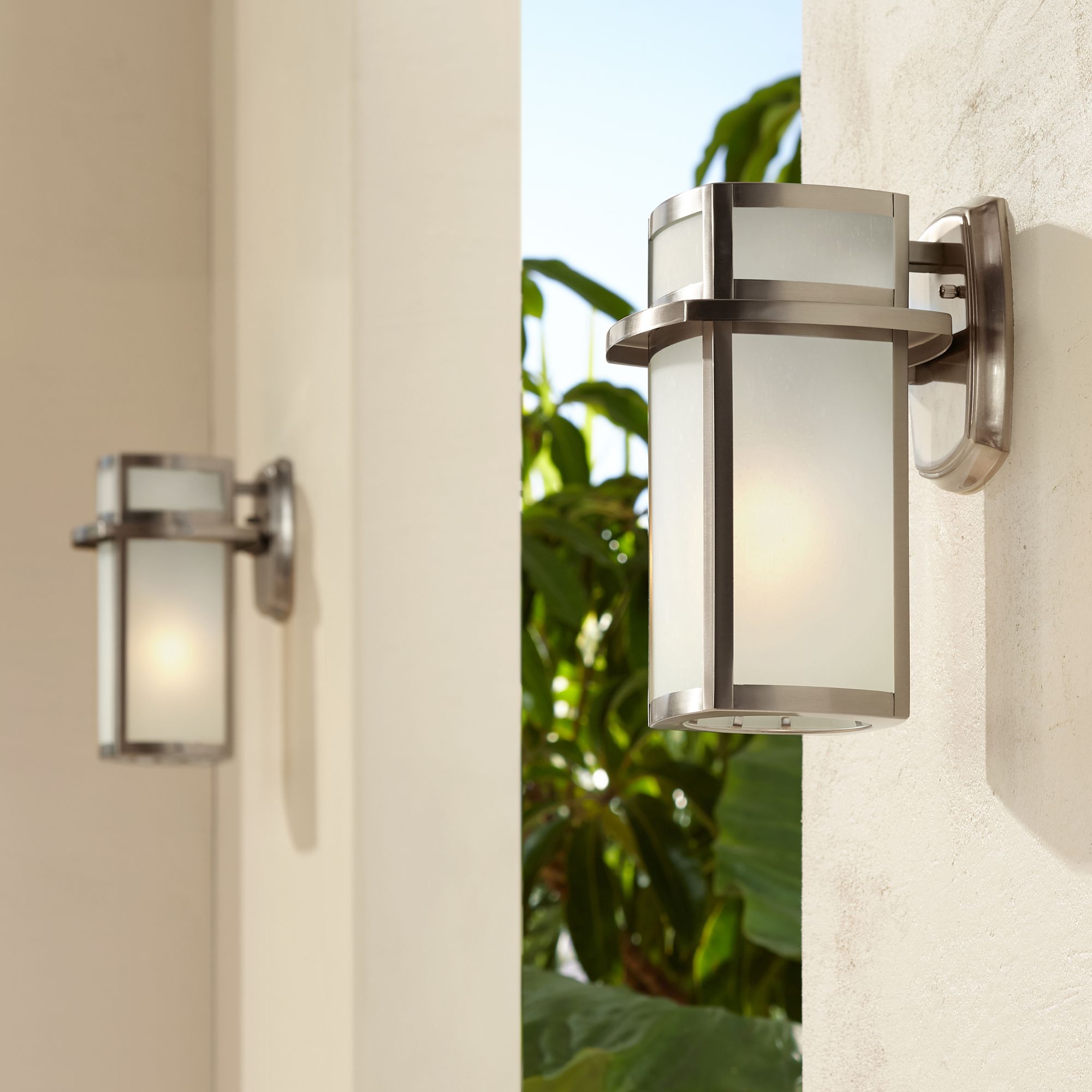 Set of two brand outlet new outdoor lights