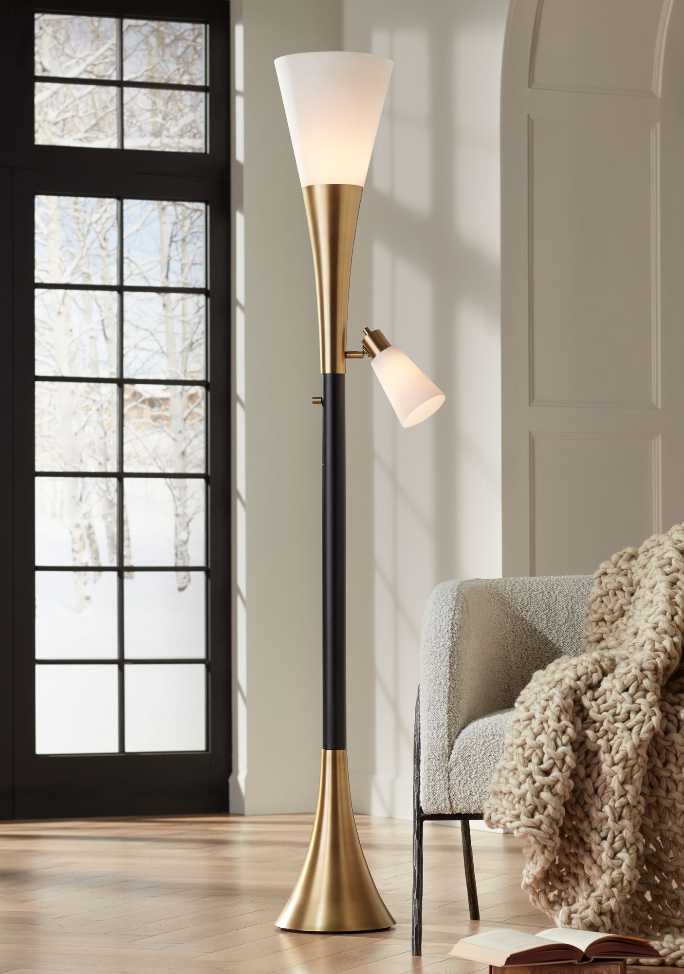 Torchiere floor lamp store with task light