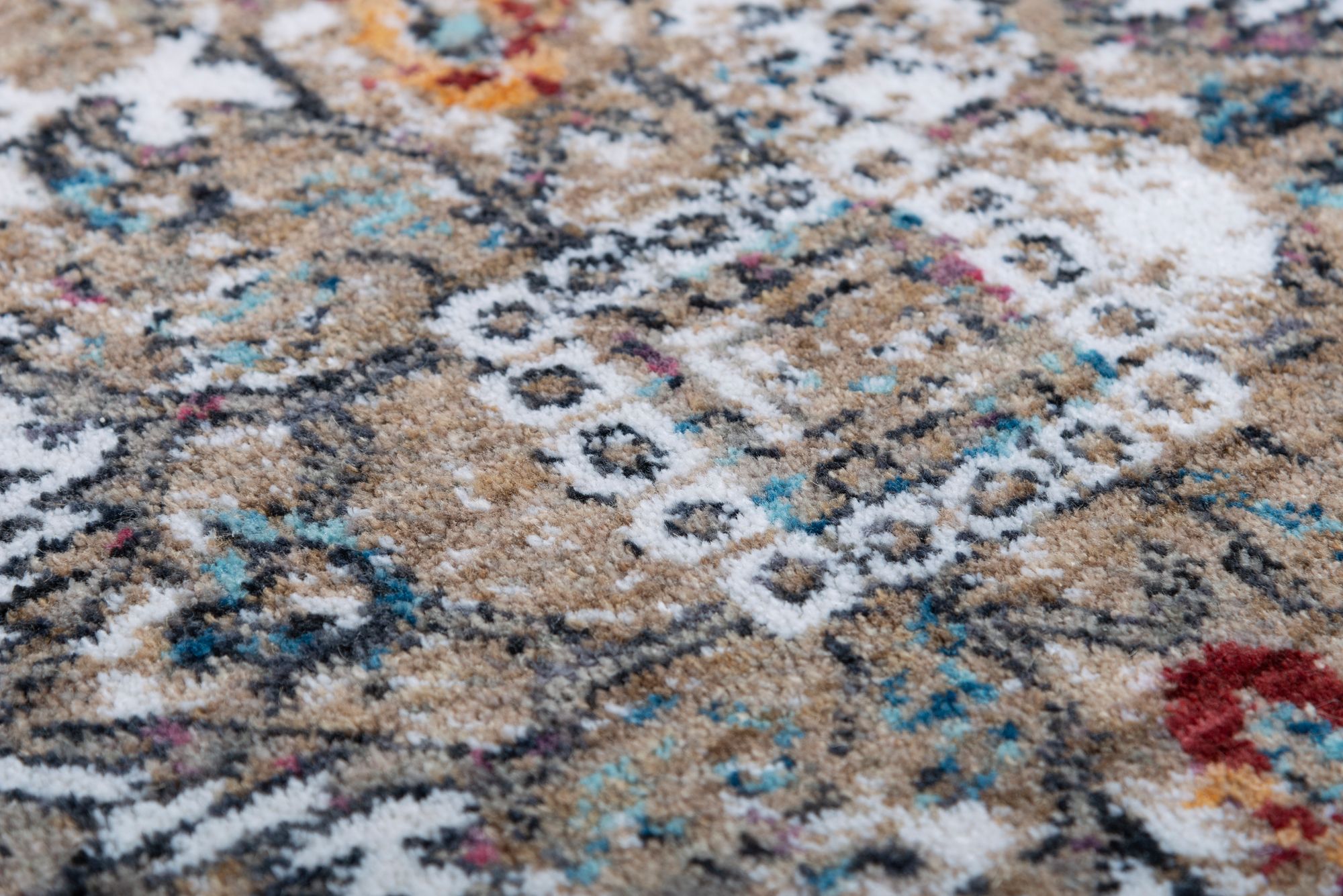 Thumbnail3 of Signature SGN773 8'x10' Beige Brown Medallion Area Rug more views