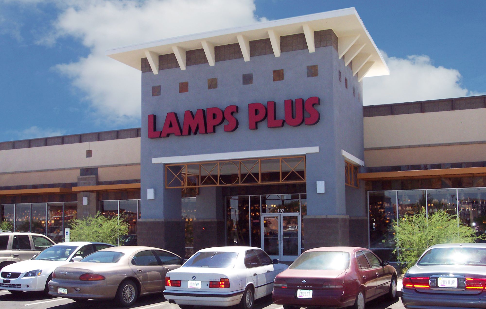 lamps plus hours near me