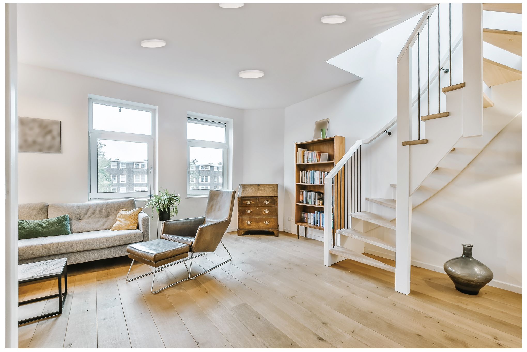 Thumbnail2 of Trim 9" RD LED Surface Mount 4000K 0-10V Dim more views