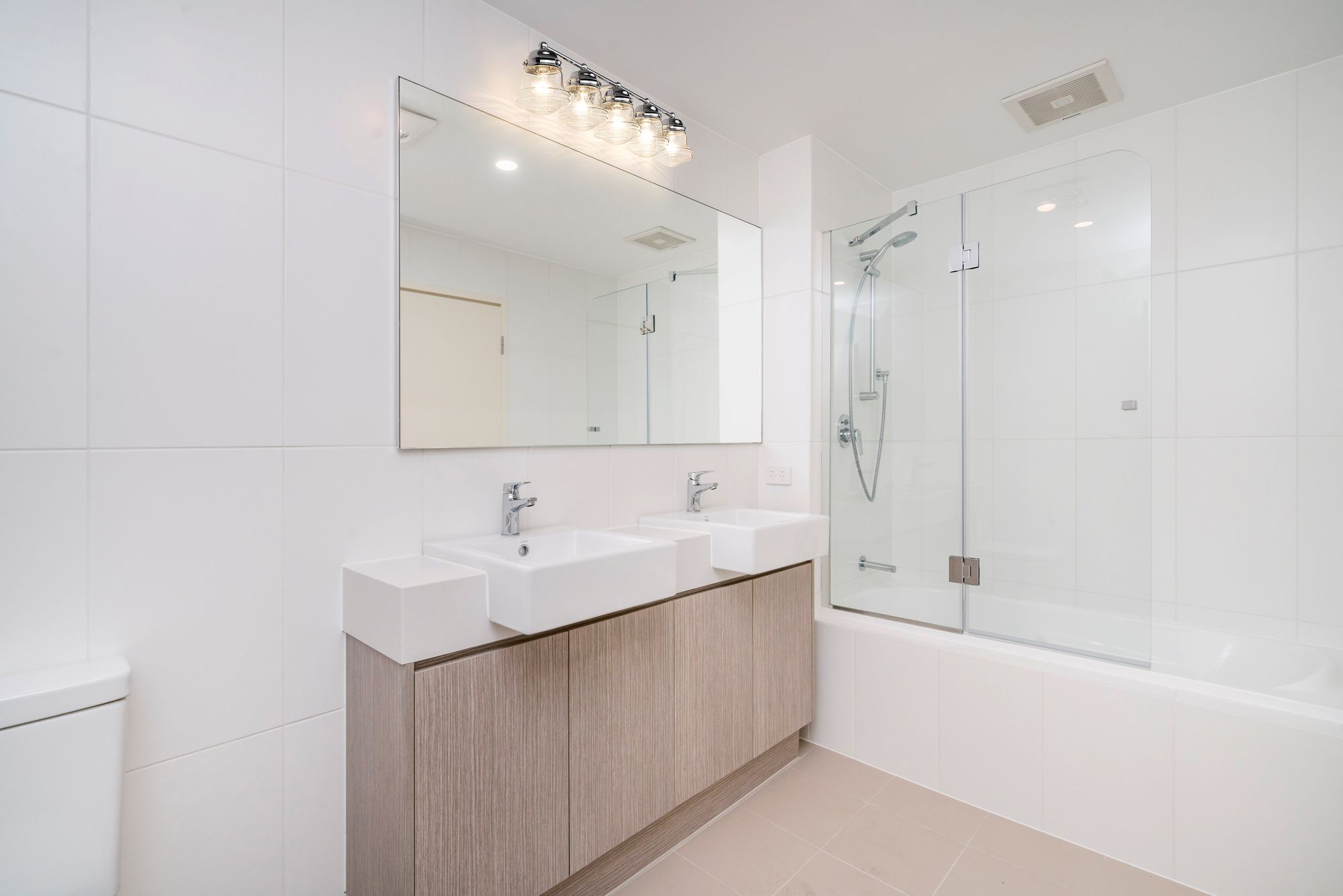 Image 2 Vaughn by Z-Lite Chrome 40.75 inch 5 Light Vanity more views