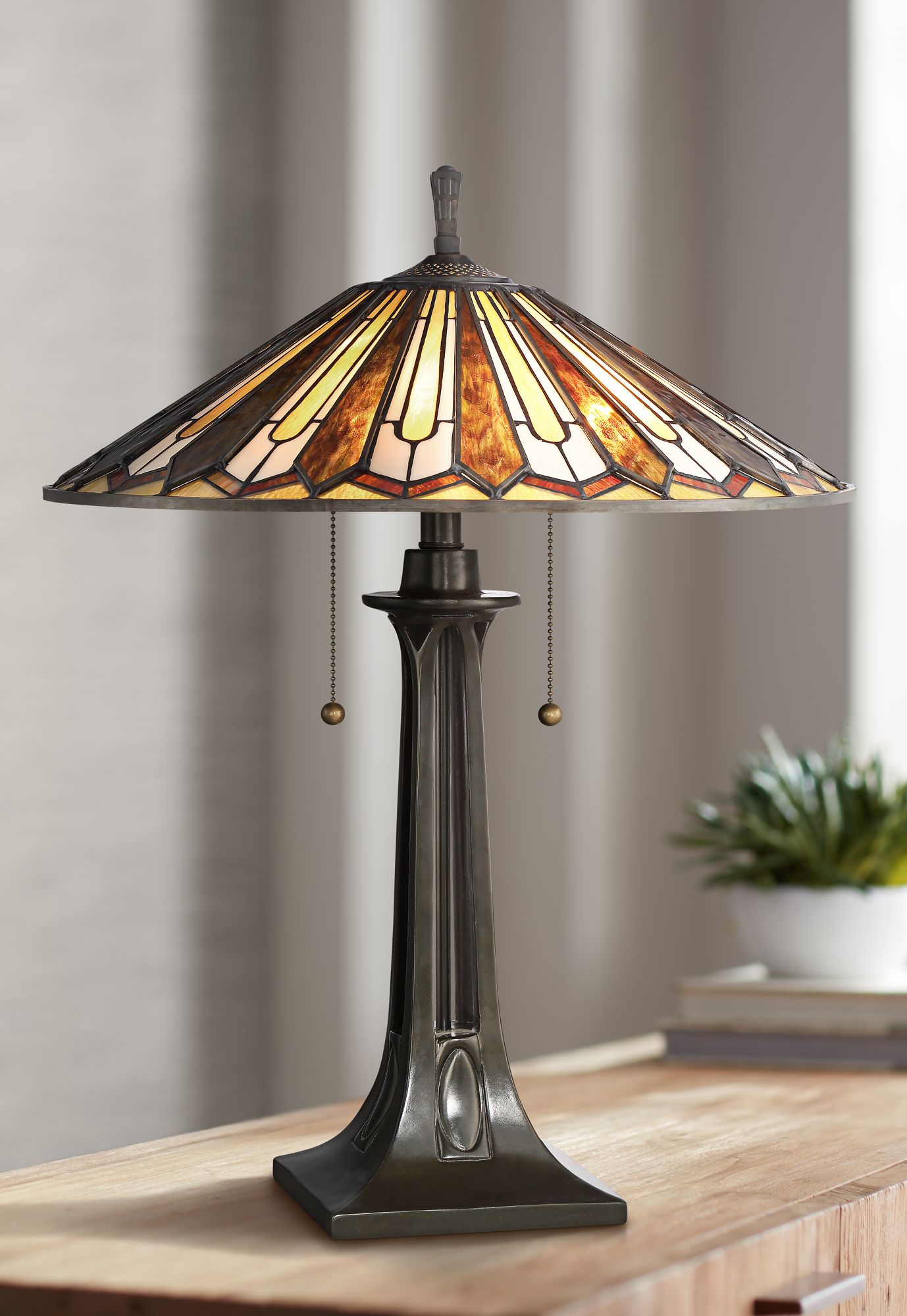 Quoizel Lance Tiffany Style Art Glass Bronze Table Lamp