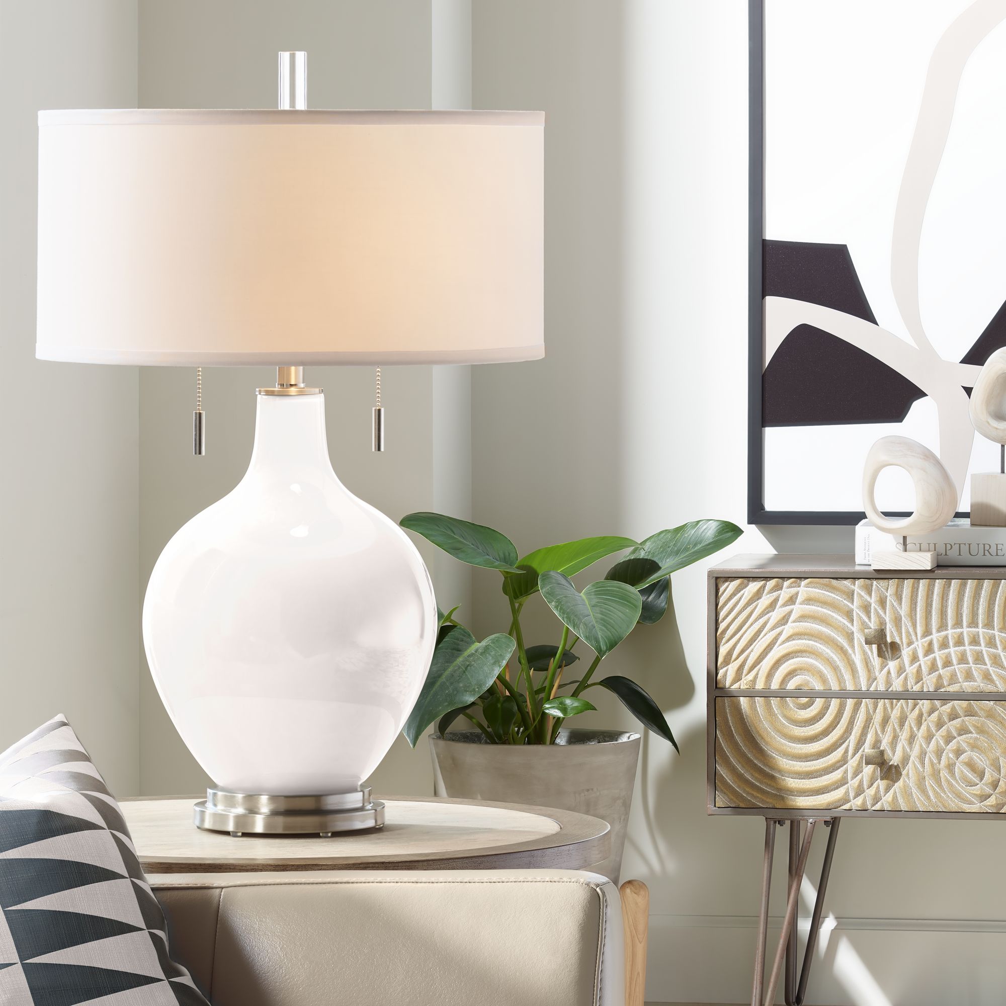 Smart White Toby Table Lamp – Modern Ceramic Base, Stylish Design