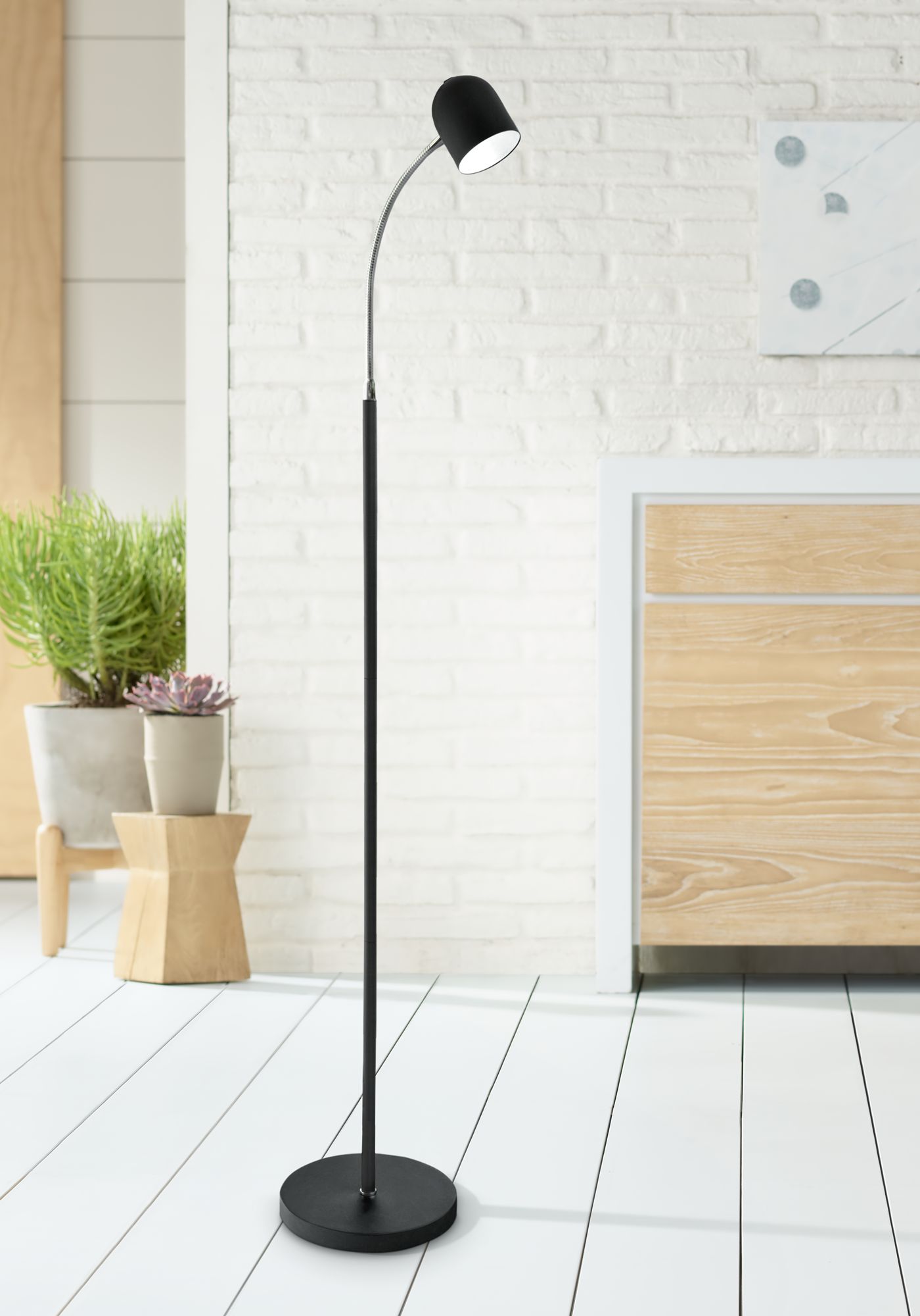 Noah Black Metal LED Floor Lamp