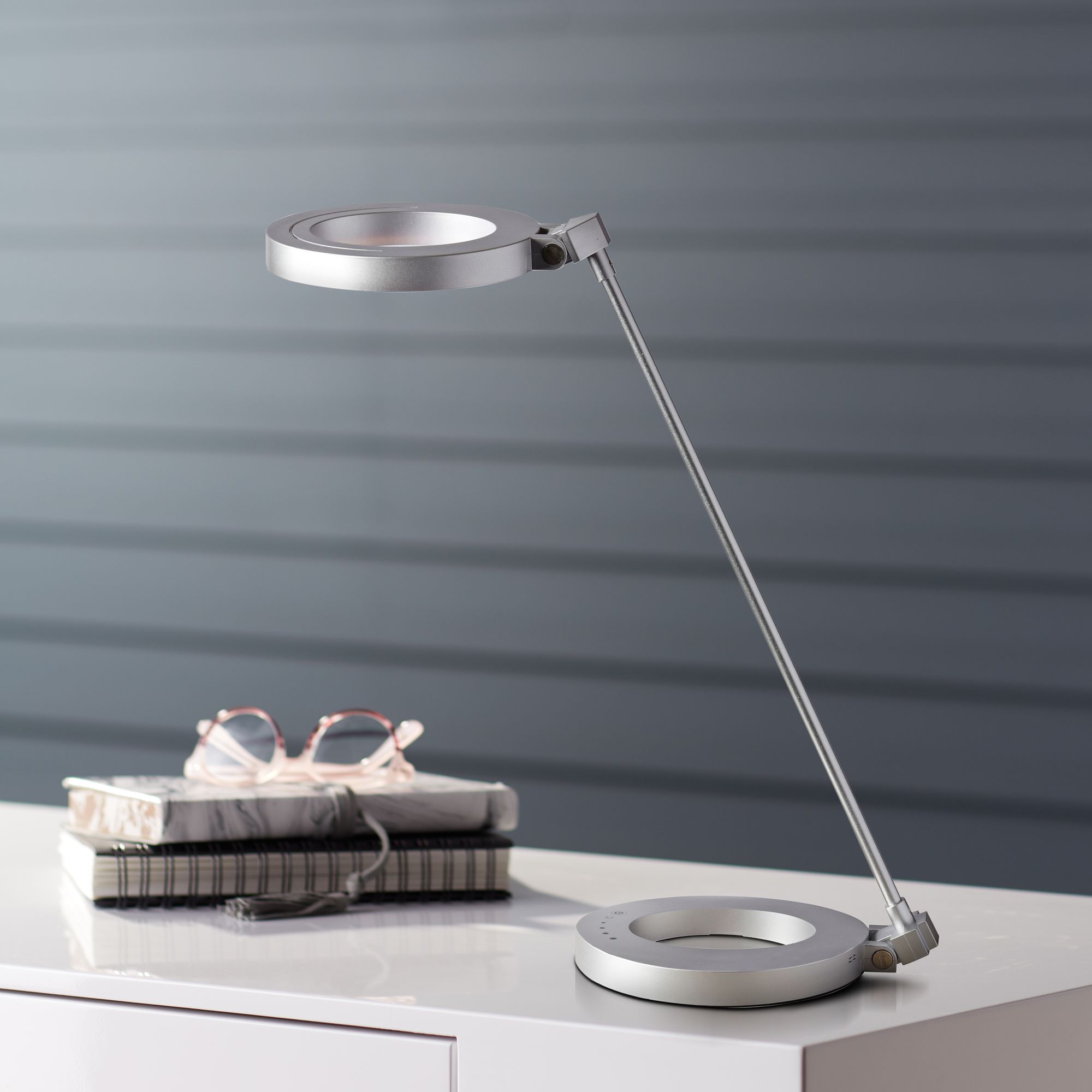 luce bella led desk lamp