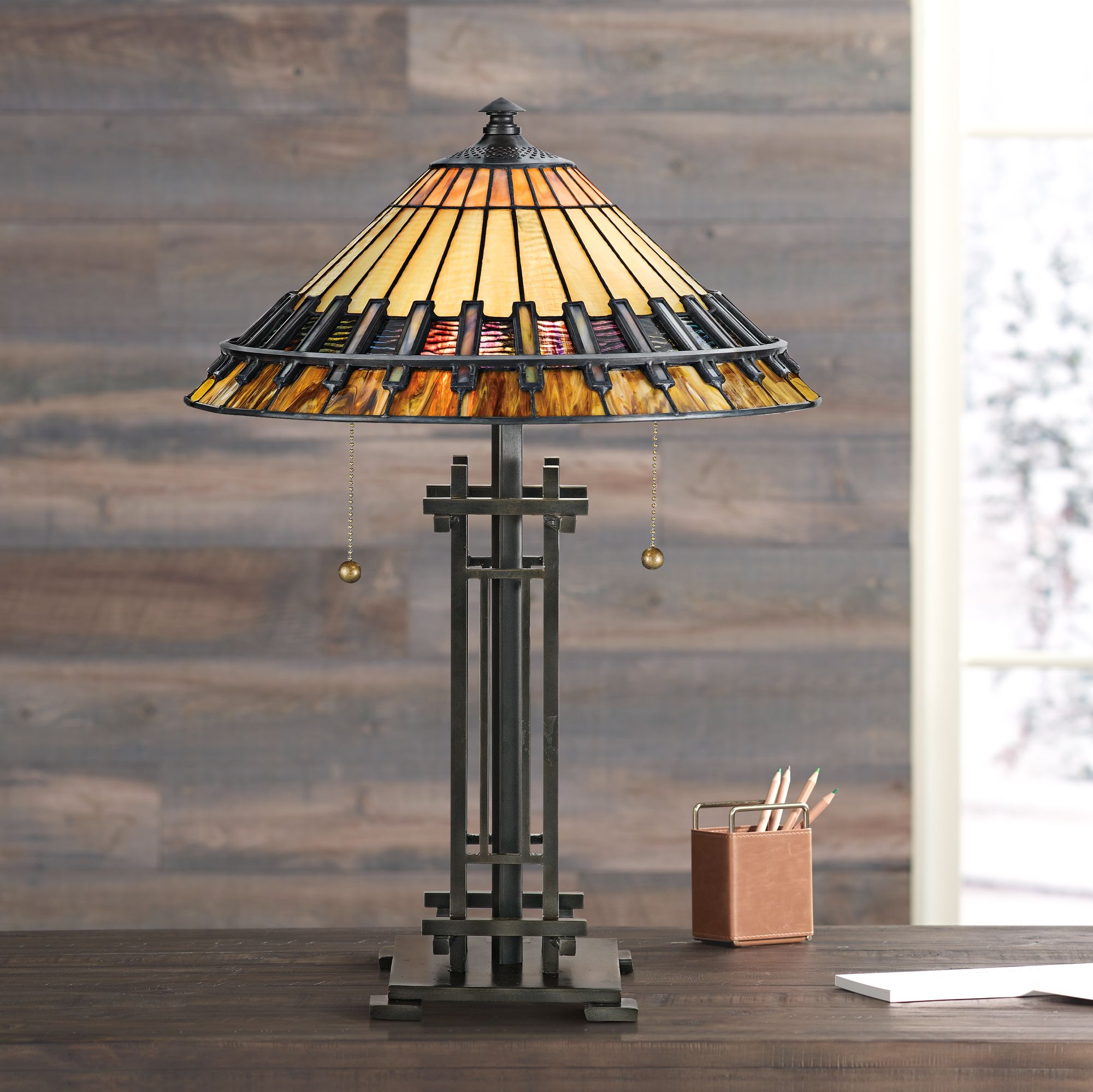 Quoizel Chastain Tiffany-Style Table Lamp