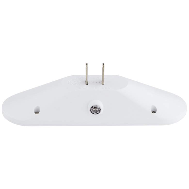 Image 4 GE UltraBrite Soft White 100 Lumens LED Plug-In Light Bar more views
